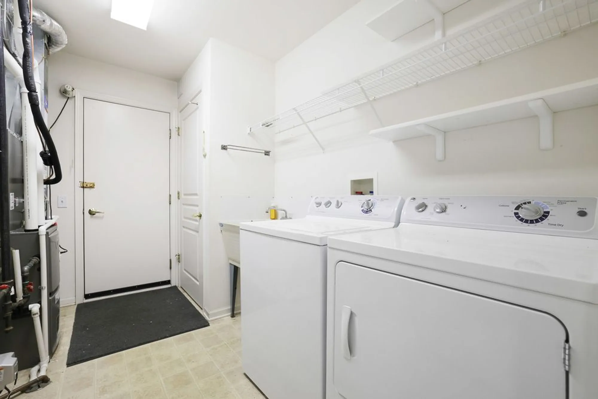 Property Slideshow image 23 of 30 | 13728 chestnut ln, Huntley, IL, 60142
