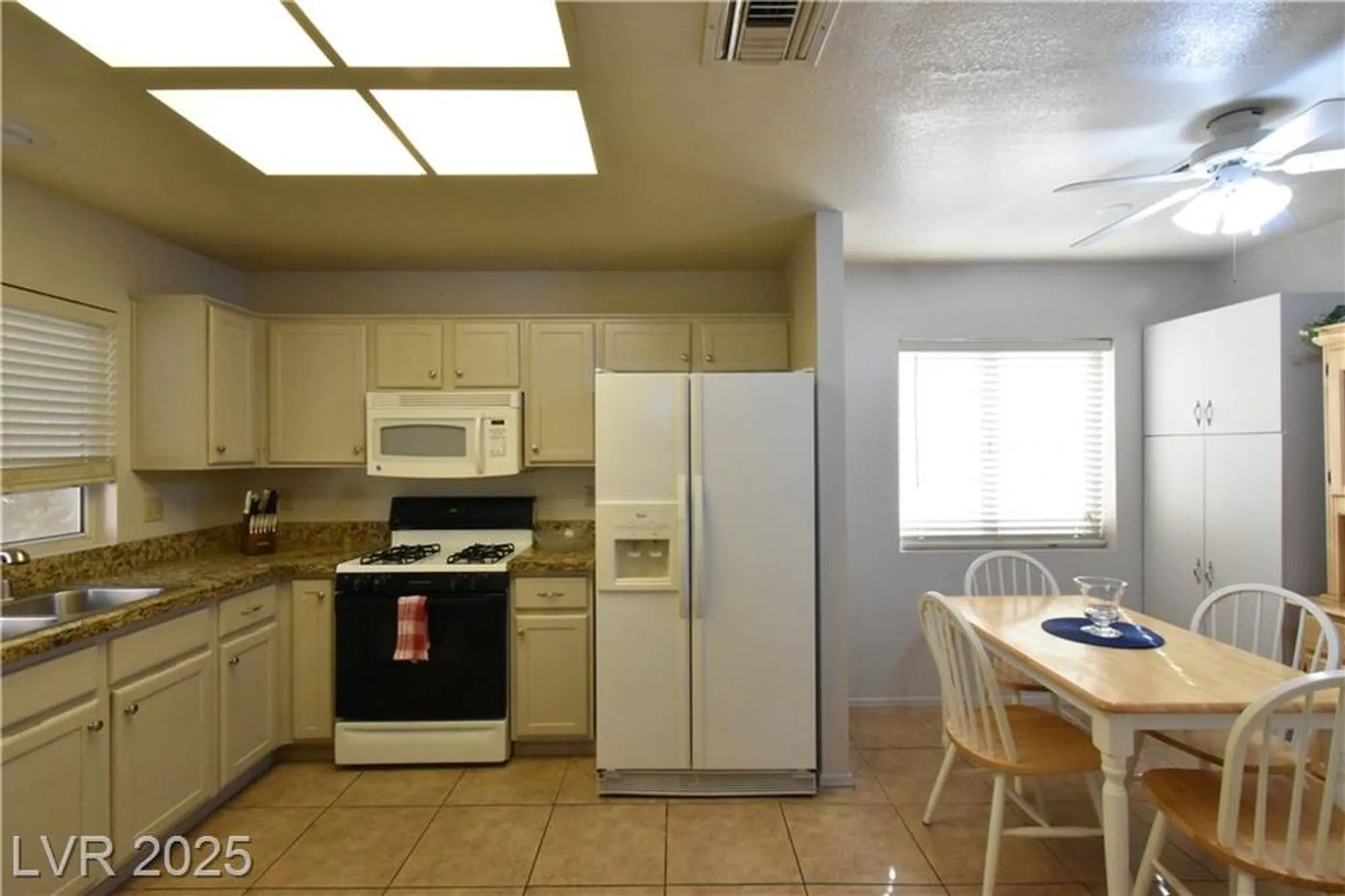 Property Slideshow image 11 of 29 | 2412 springridge dr, Las Vegas, NV, 89134