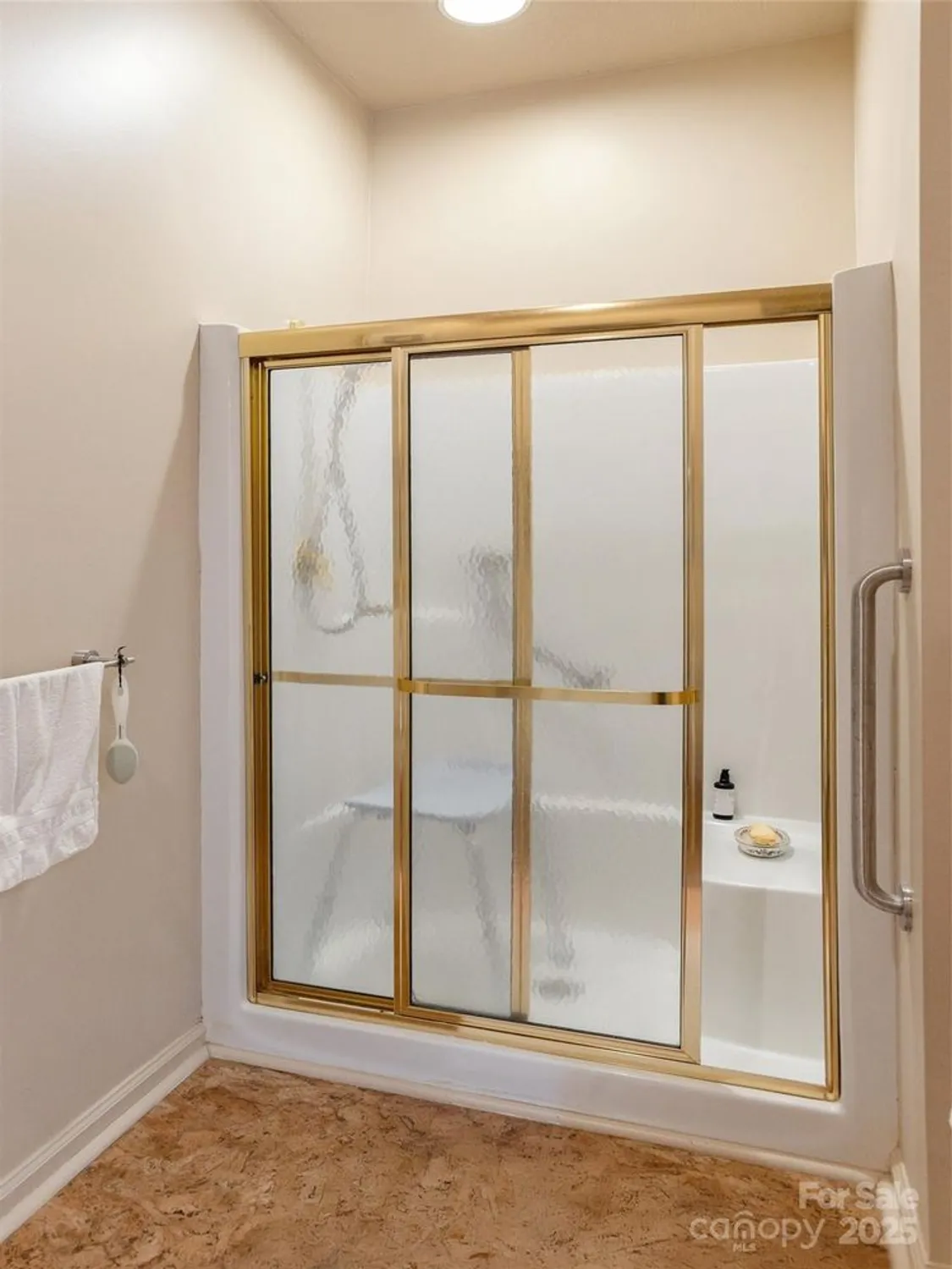 Property Slideshow image 19 of 24 | 12 country meadows ln, Hendersonville, NC, 28792