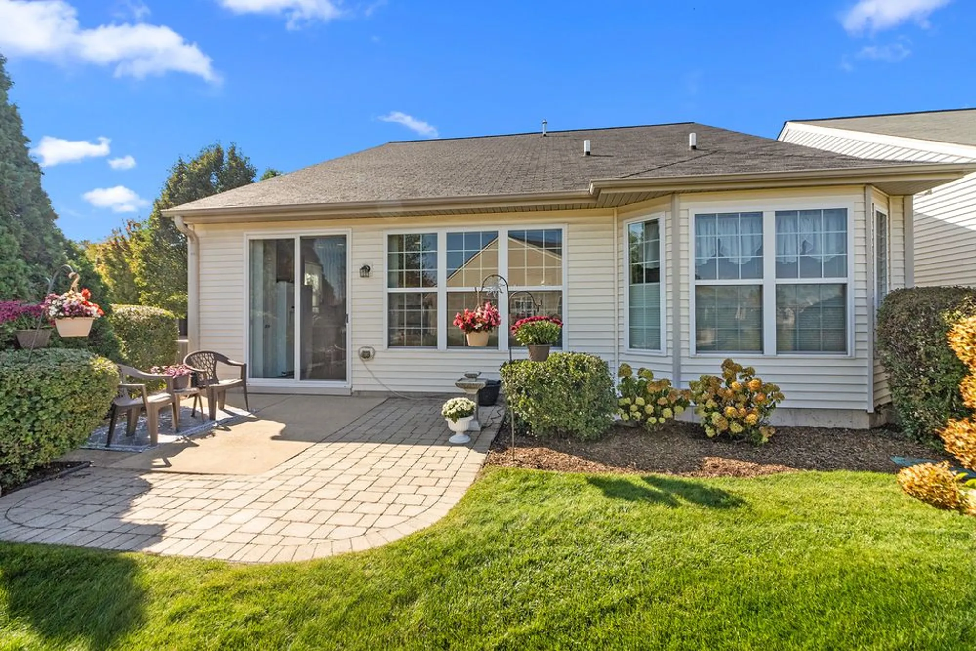 Property Slideshow image 23 of 29 | 12774 holbrook dr, Huntley, IL, 60142