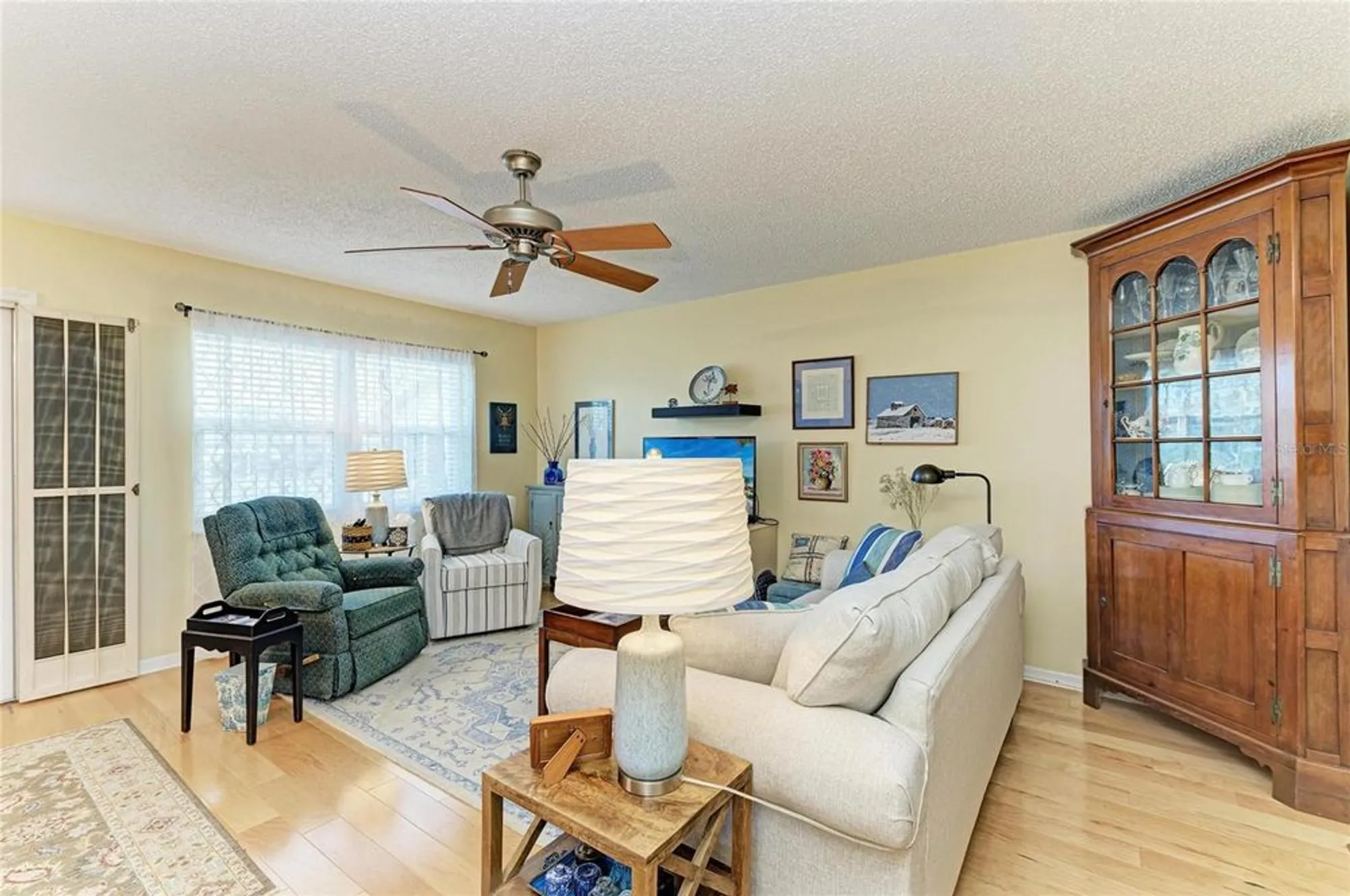 Property Slideshow image 3 of 46 | 1906 canterbury ln 16, Sun City Center, FL, 33573