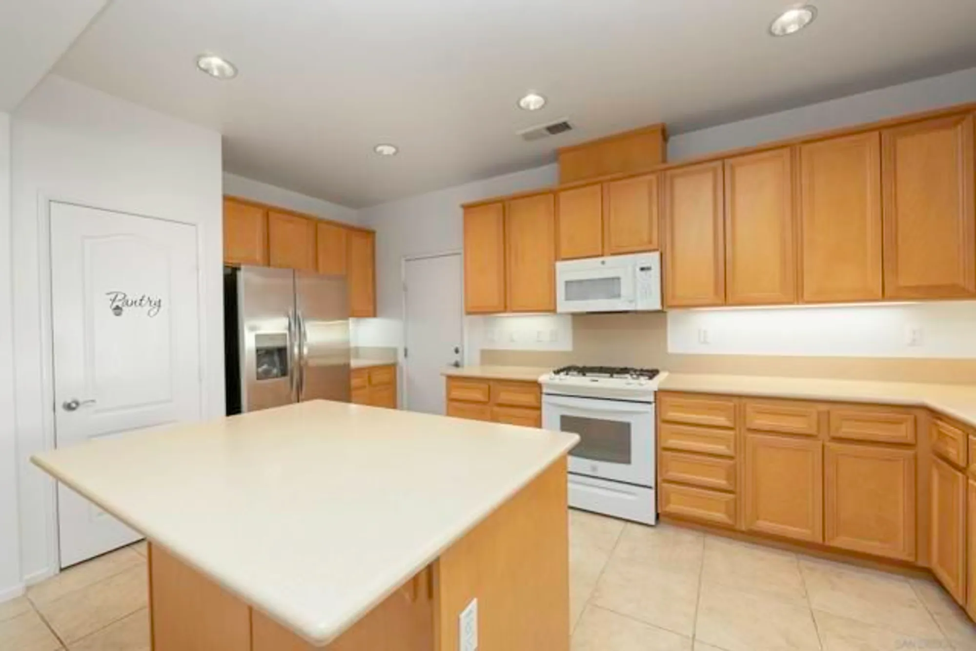 Property Slideshow image 4 of 47 | 1645 beaver crk a, Beaumont, CA, 92223