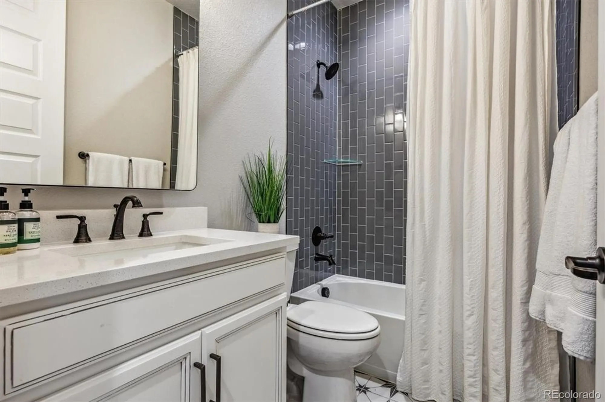 Property Slideshow image 18 of 37 | 8890 s quatar ct, Aurora, CO, 80016