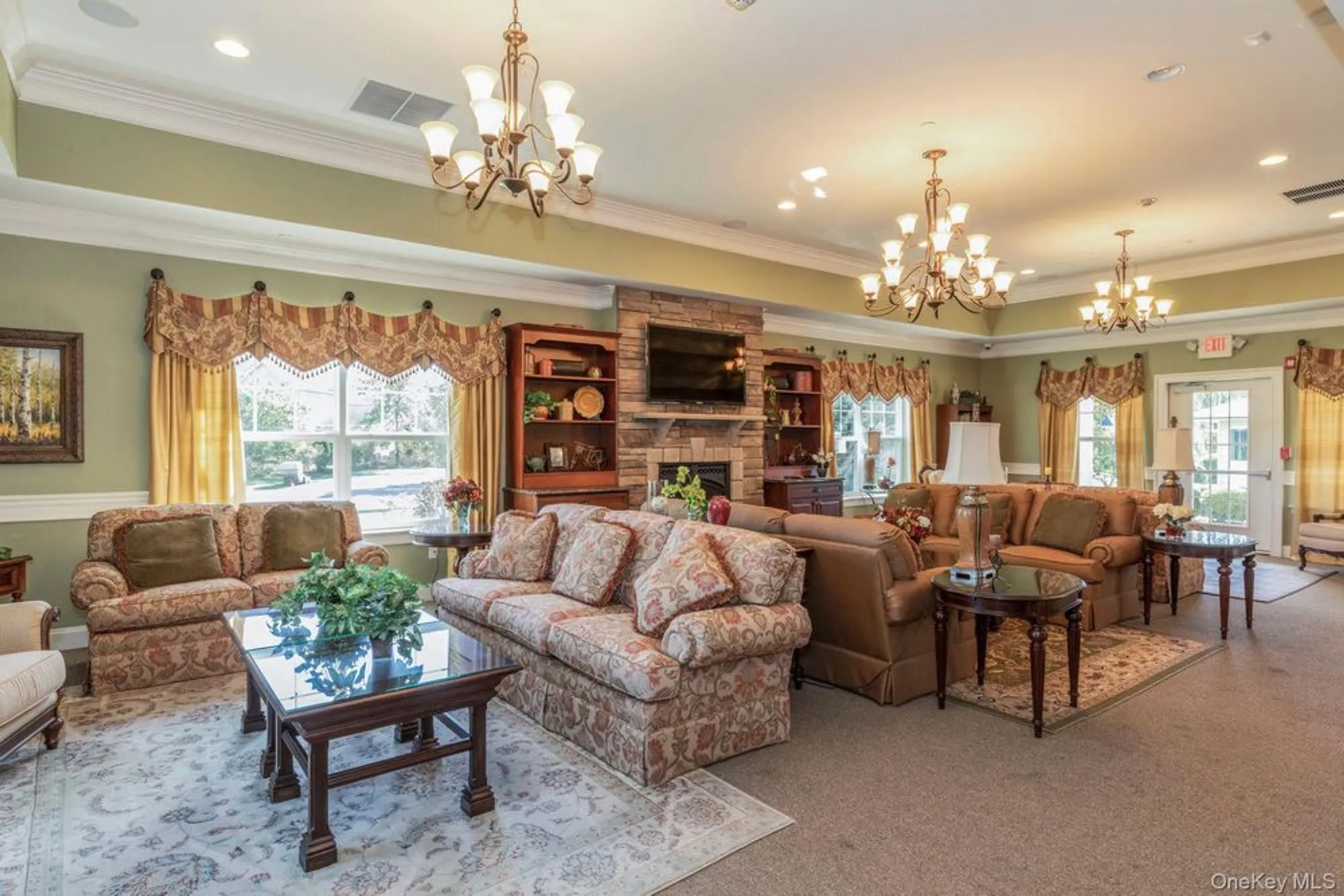 Property Slideshow image 29 of 34 | 67 stoneleigh dr, Riverhead, NY, 11901