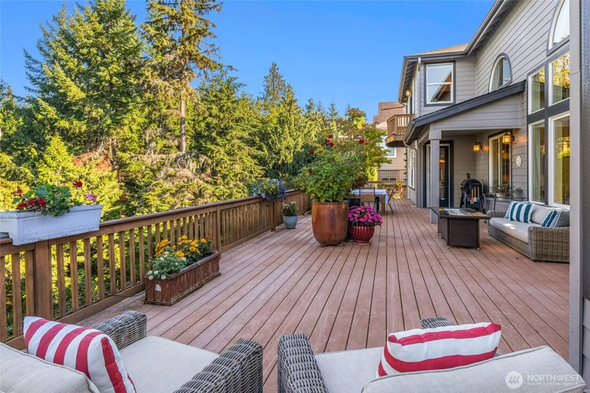 Property Slideshow image 32 of 38 | 12438 243rd pl, Redmond, WA, 98053