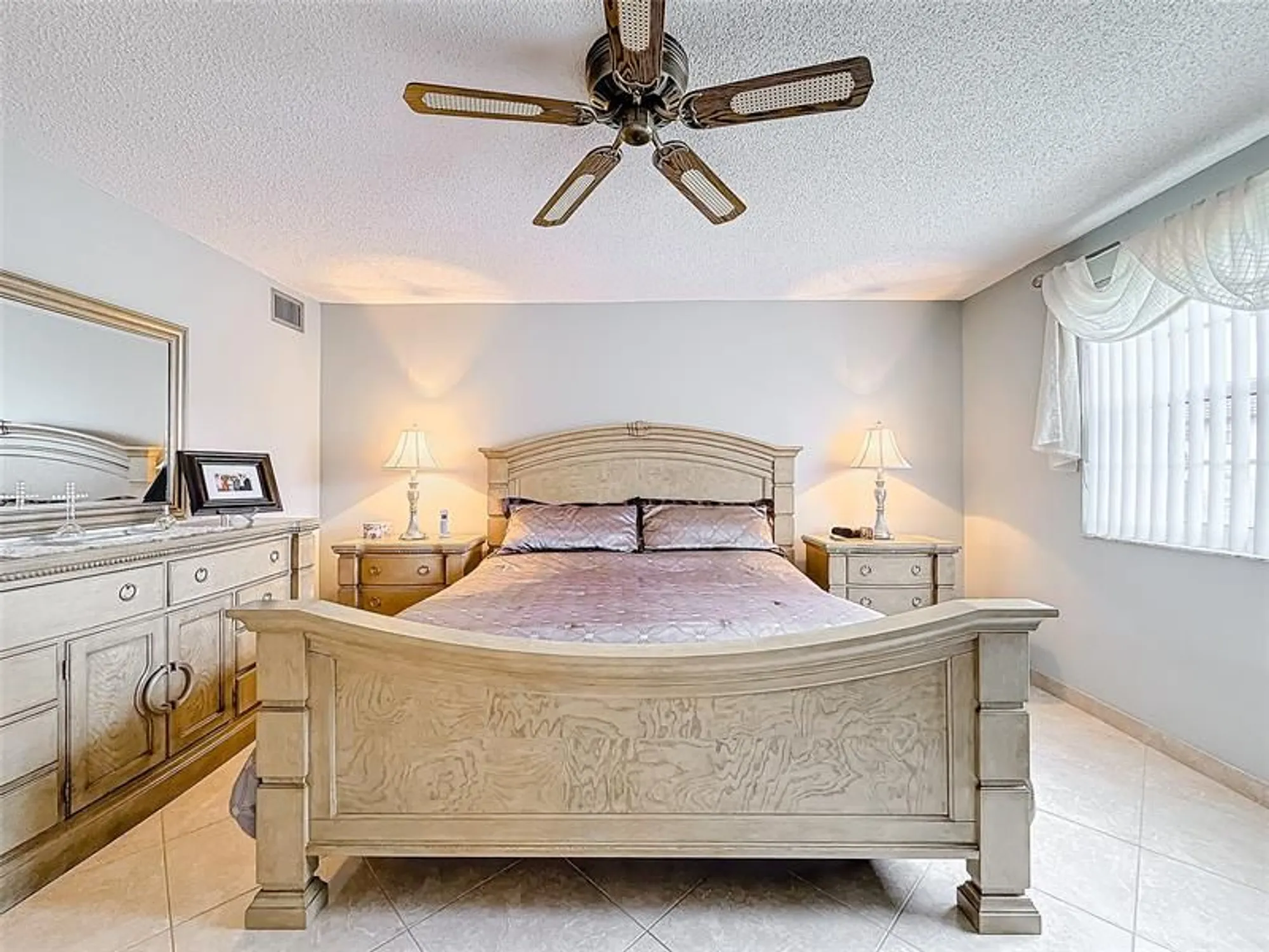 Property Slideshow image 32 of 62 | 4930 e sabal palm blvd 301, Tamarac, FL, 33319