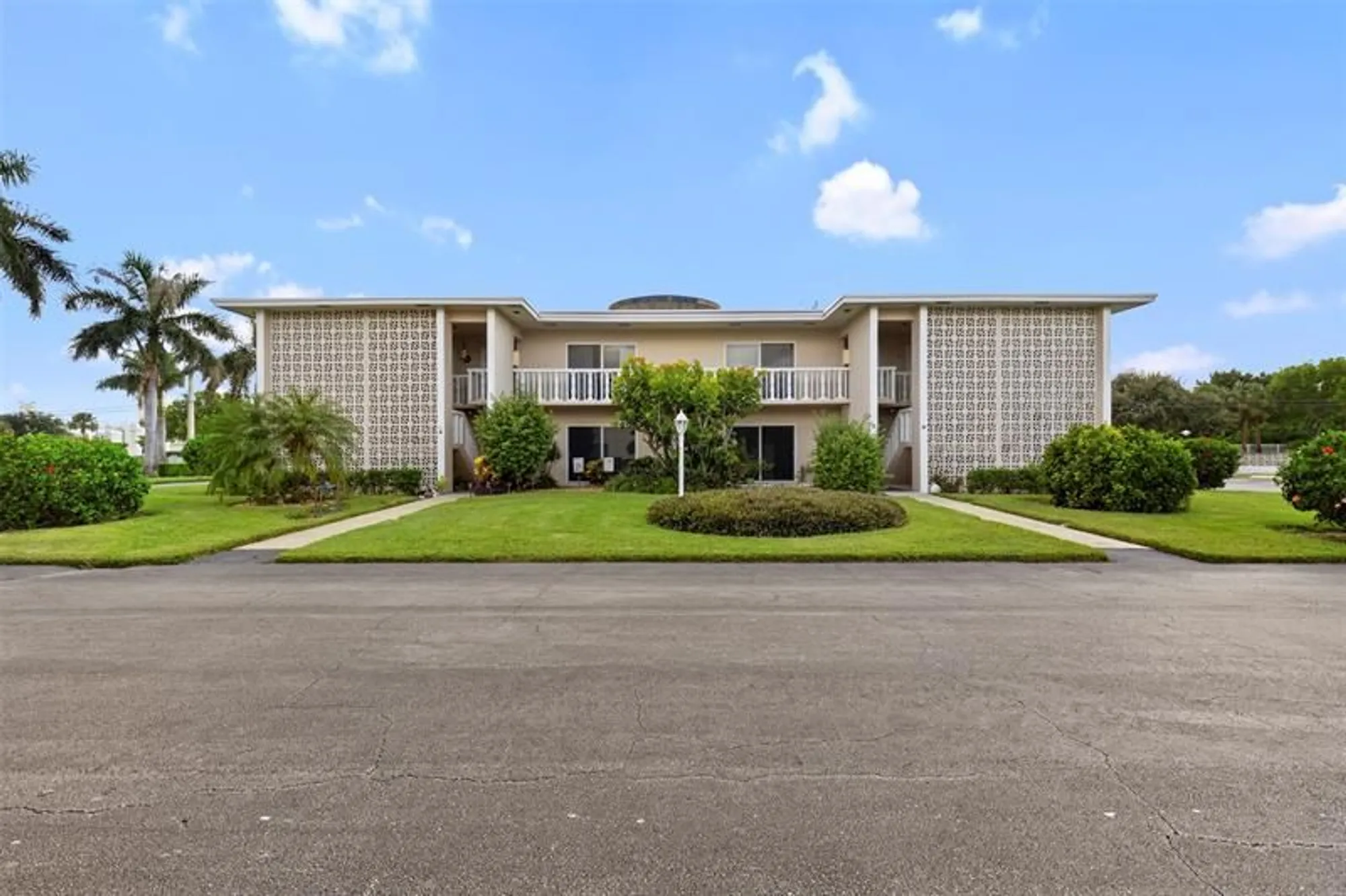 Property Slideshow image 1 of 22 | 90 south blvd 2c, Boynton Beach, FL, 33435