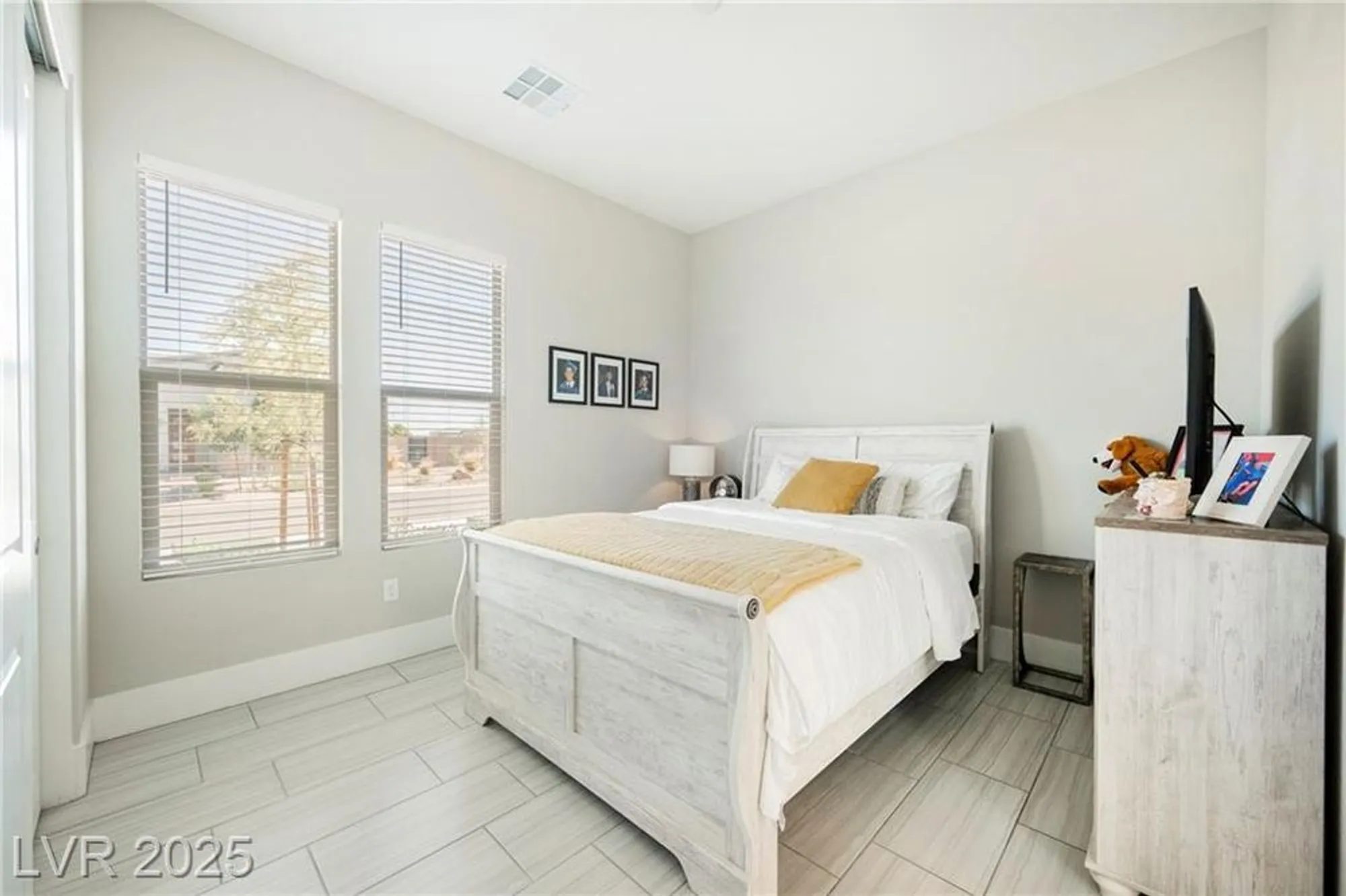 Property Slideshow image 14 of 67 | 10023 chrysolite pl, Las Vegas, NV, 89143