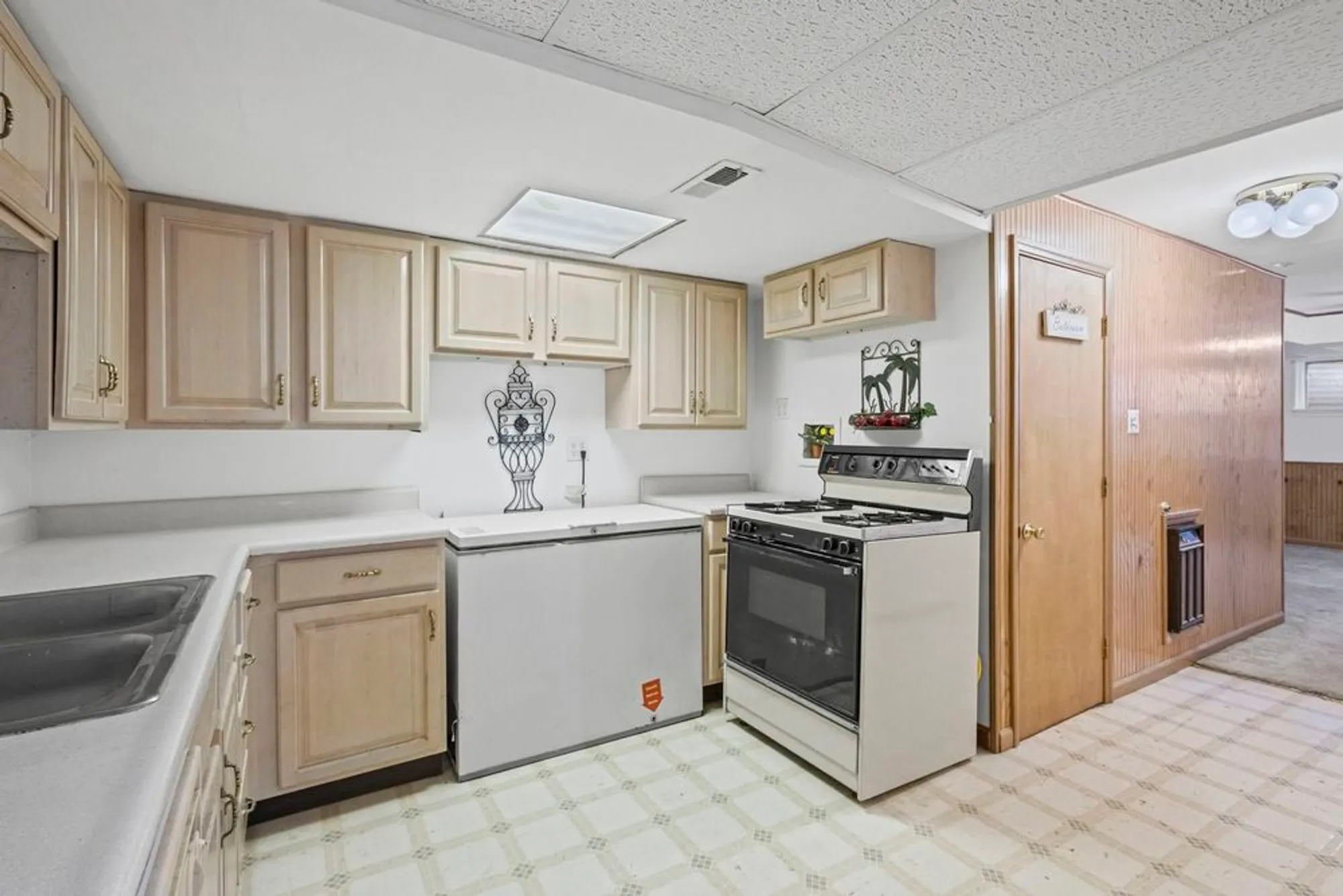 Property Slideshow image 23 of 29 | 21220 silktree cir, Plainfield, IL, 60544