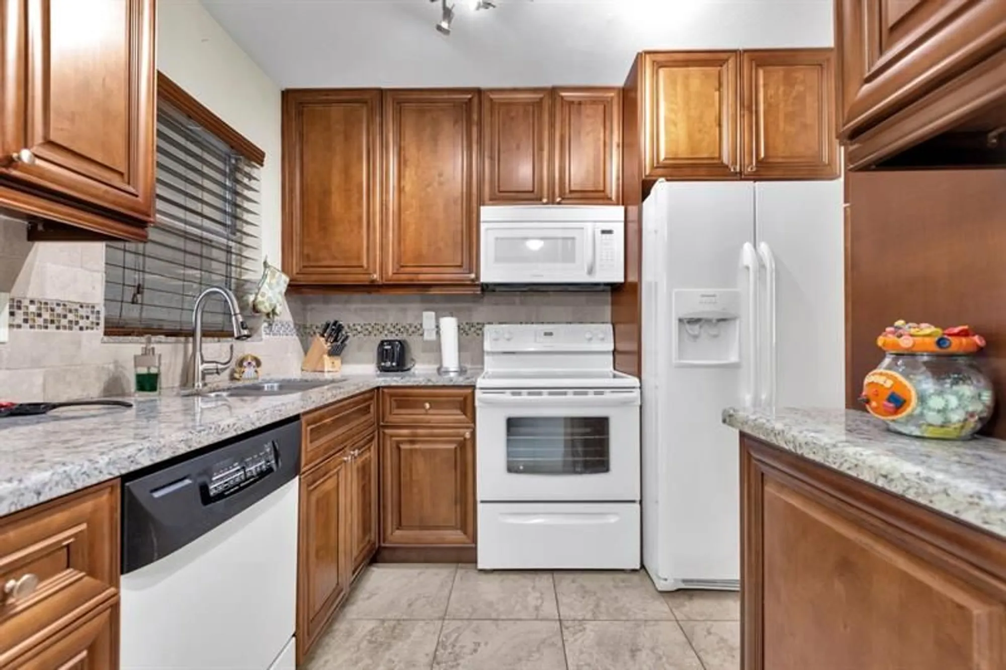 Property Slideshow image 4 of 35 | 6850 royal palm blvd, Margate, FL, 33063