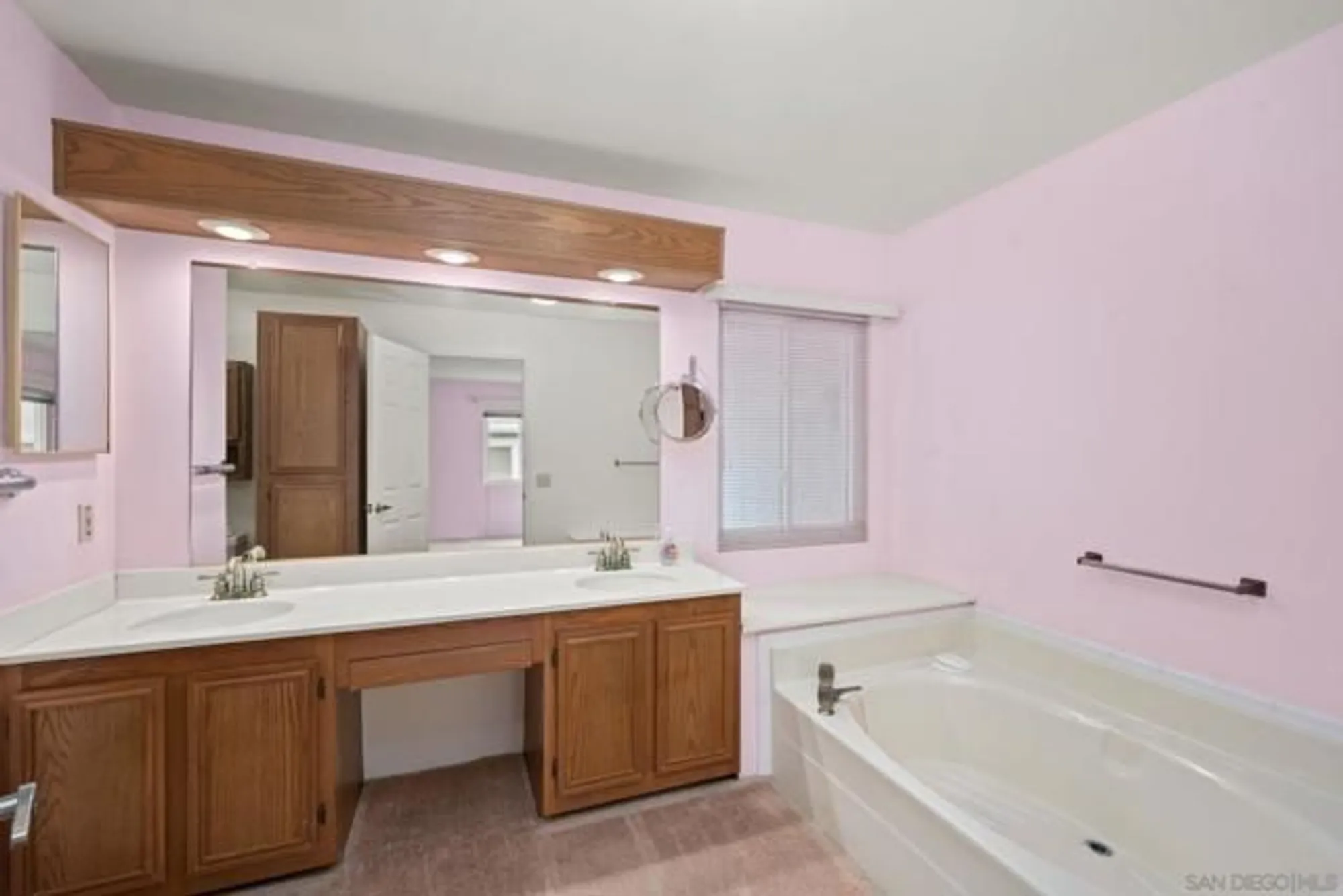 Property Slideshow image 28 of 37 | 4465 topaz ln, Oceanside, CA, 92056