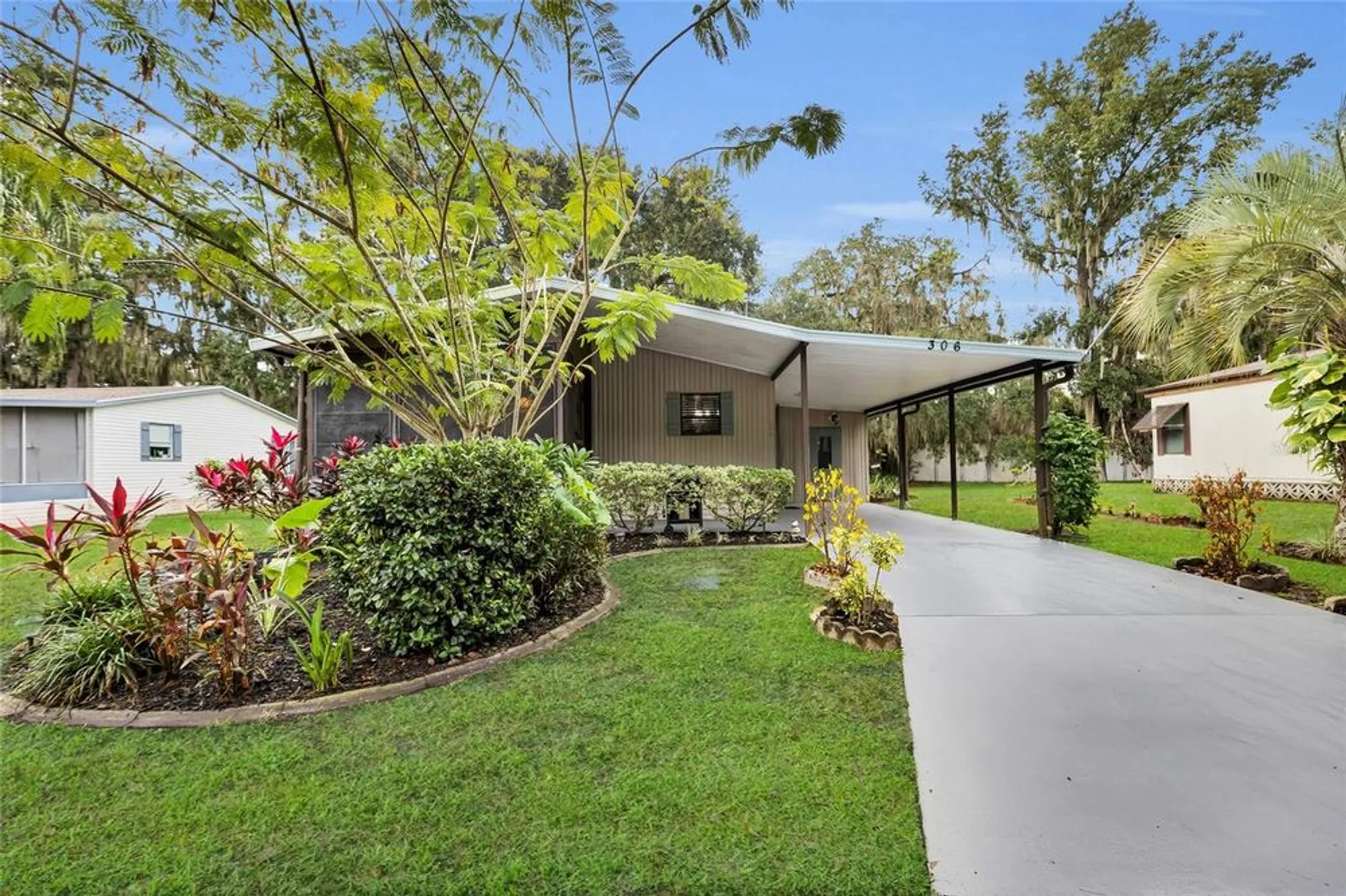 Property Slideshow image 2 of 35 | 306 s timber trl, Wildwood, FL, 34785