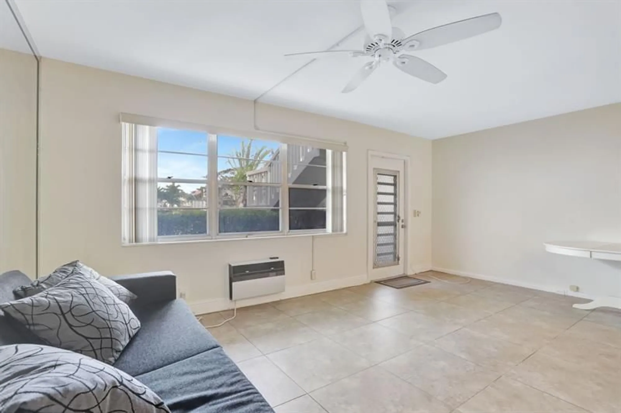 Property Slideshow image 5 of 38 | 275 markham m # 275, Deerfield Beach, FL, 33442