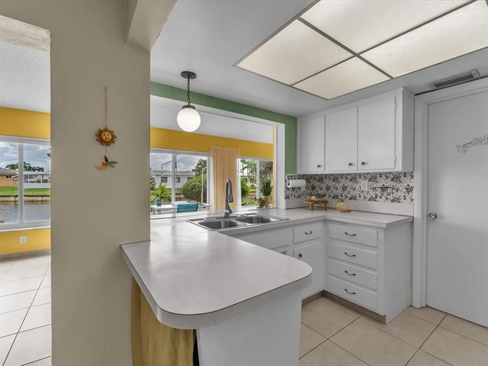 Property Slideshow image 13 of 25 | 4623 nw 46th st, Tamarac, FL, 33319
