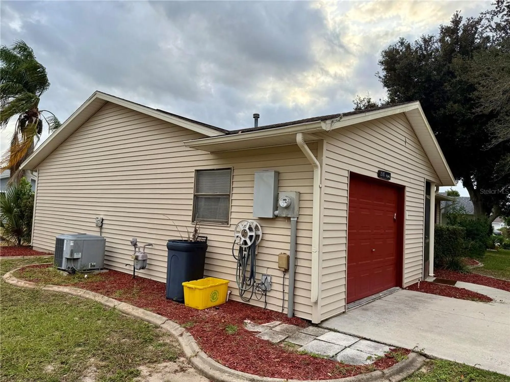 Property Slideshow image 3 of 29 | 2105 greenlaw ct # 2105, Leesburg, FL, 34788