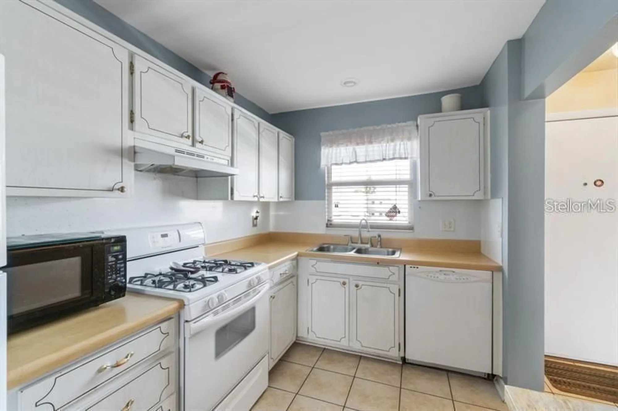 Property Slideshow image 7 of 40 | 5521 80th st n unit 503, St Petersburg, FL, 33709