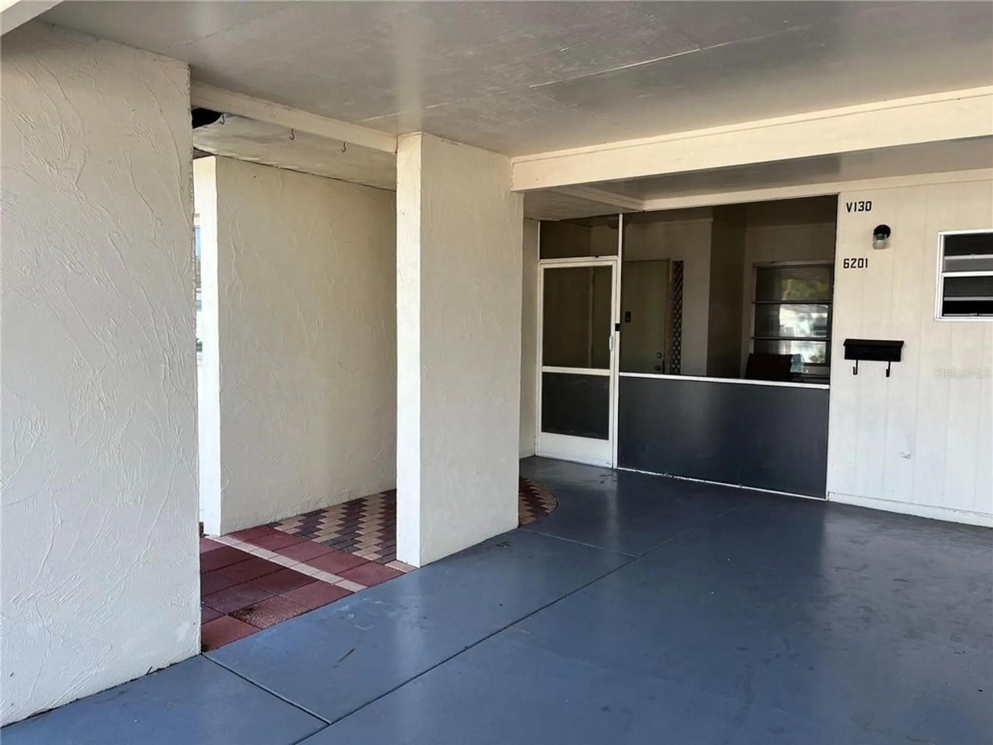 Property Slideshow image 3 of 37 | 6201 green view dr 130, Sarasota, FL, 34231