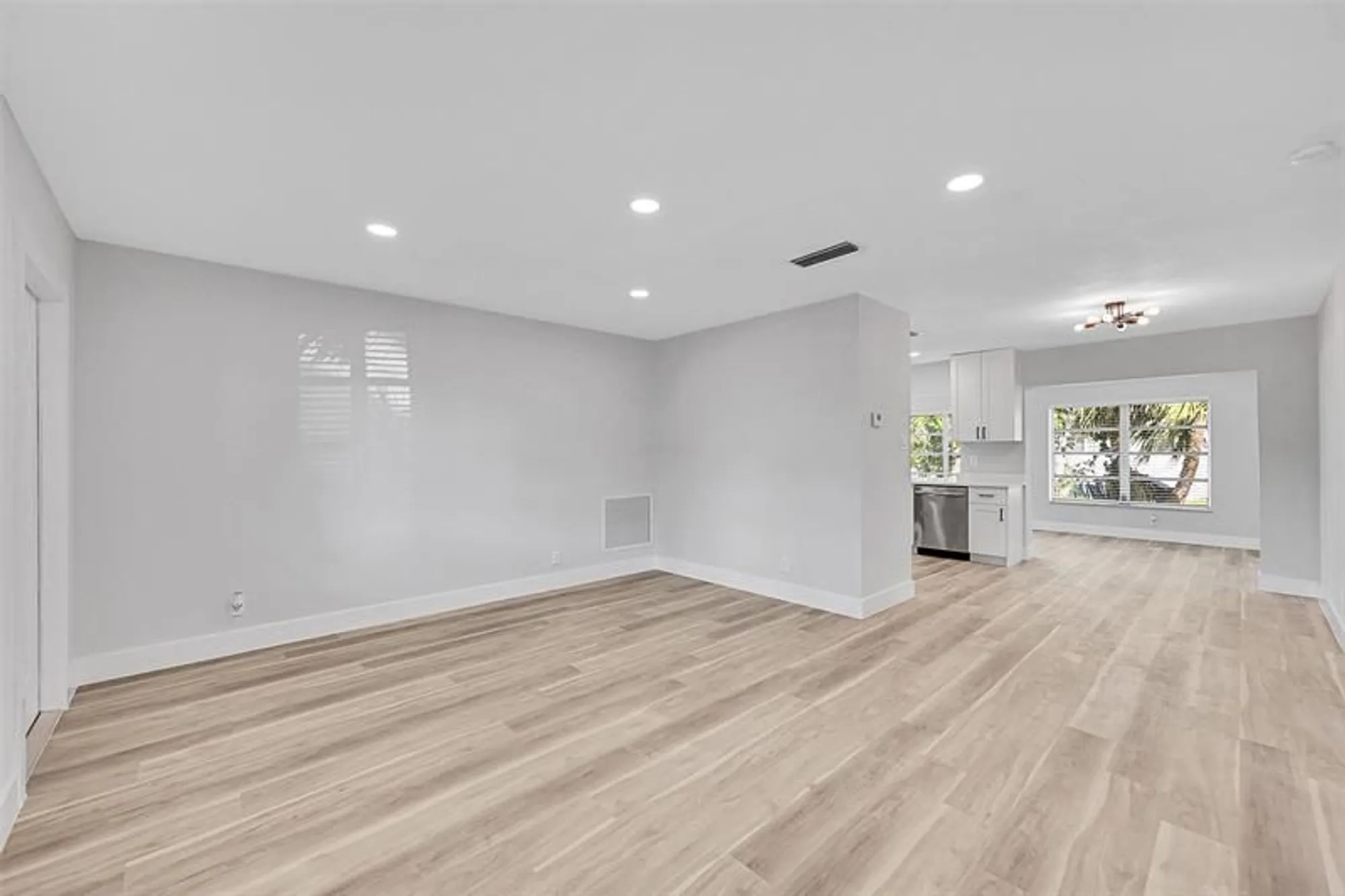 Property Slideshow image 9 of 35 | 6925 nw 11th st, Margate, FL, 33063