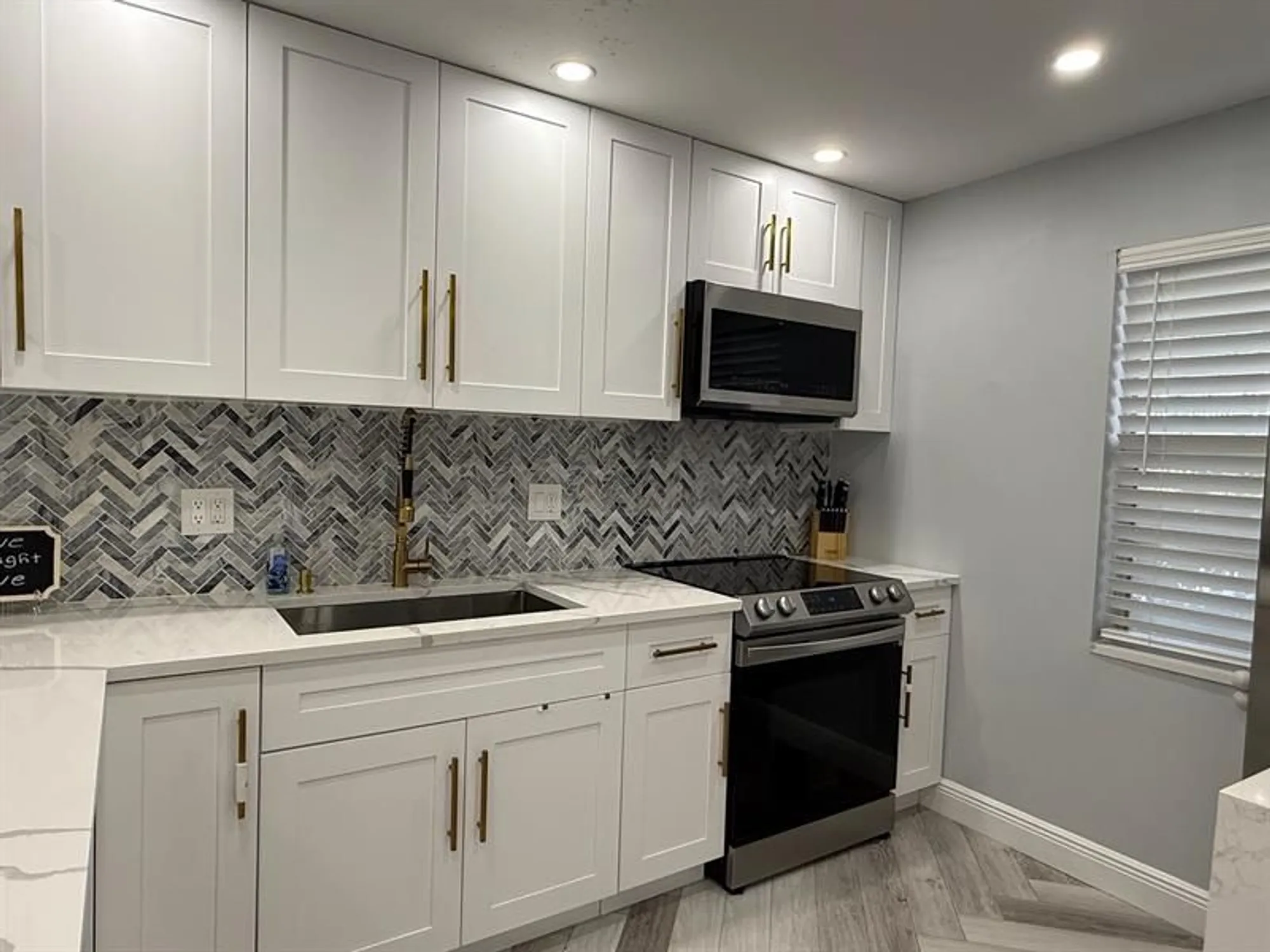 Property Slideshow image 4 of 30 | 7300 nw 5th pl apt 103, Margate, FL, 33063