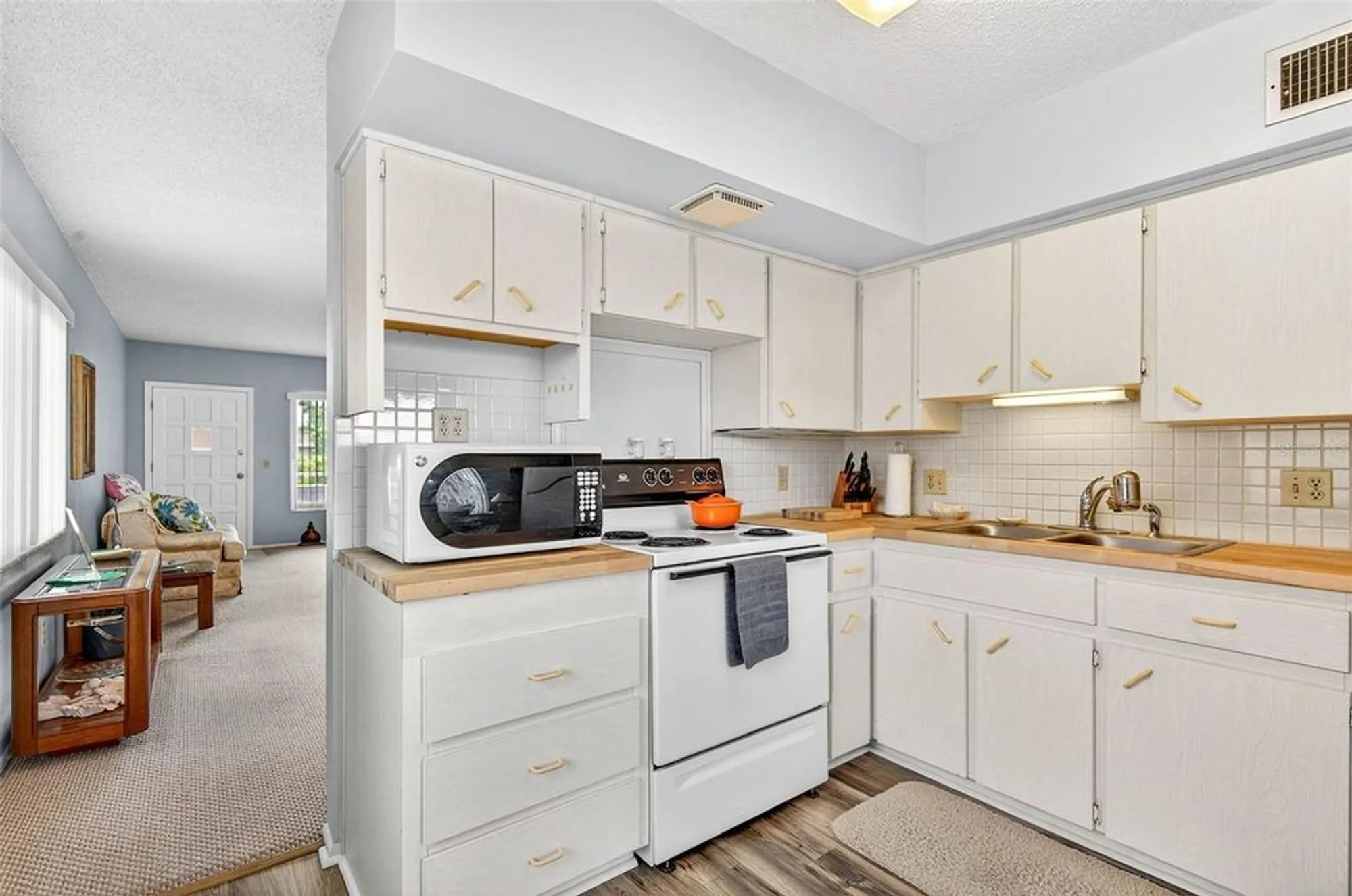 Property Slideshow image 13 of 32 | 2370 jamaican st 84, Clearwater, FL, 33763