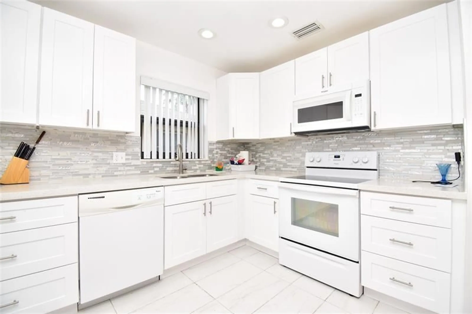 Property Slideshow image 9 of 30 | 3305 silver buttonwood dr, Greenacres, FL, 33463