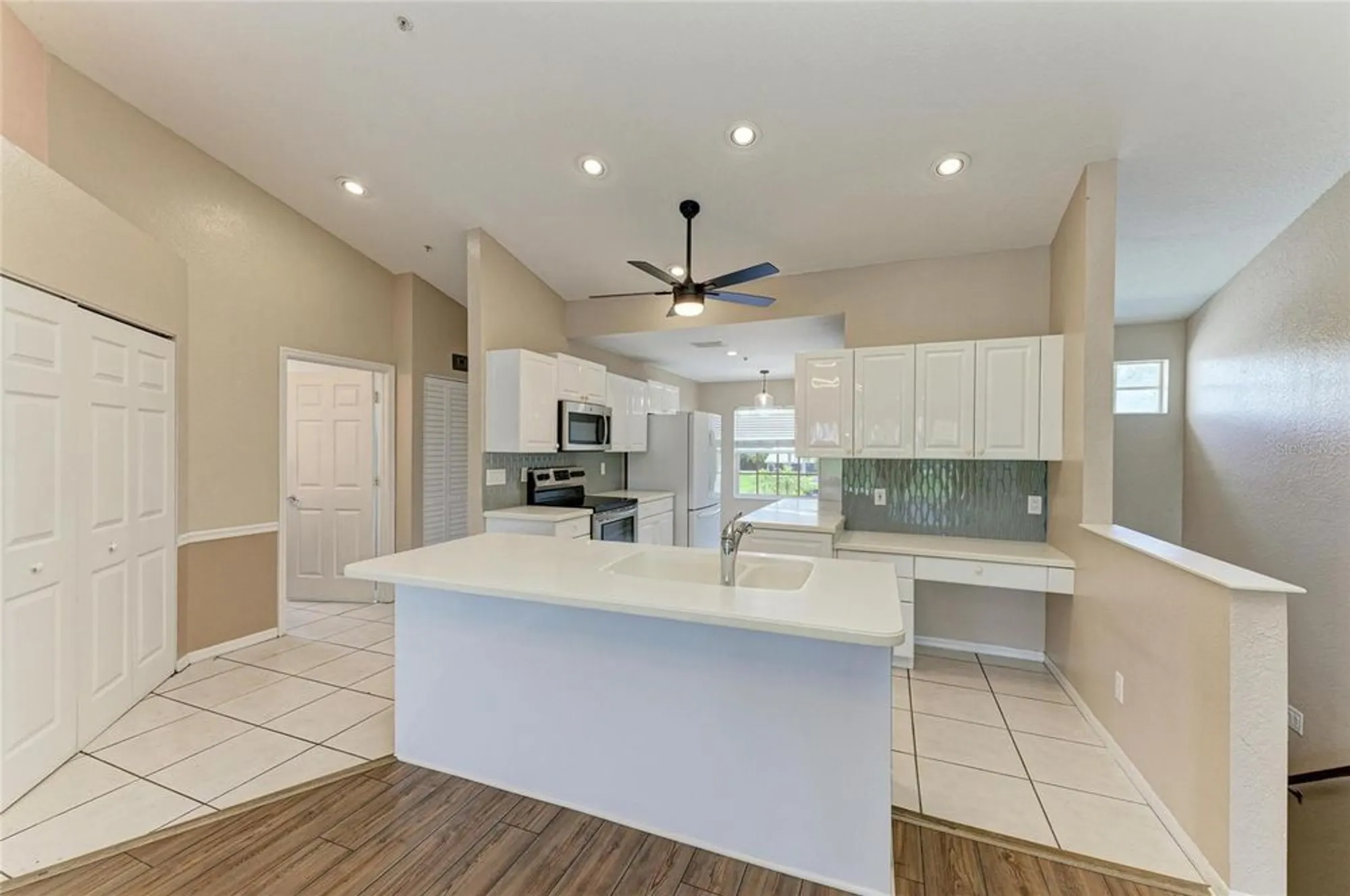 Property Slideshow image 14 of 51 | 6618 pineview ter # 6618, Bradenton, FL, 34203