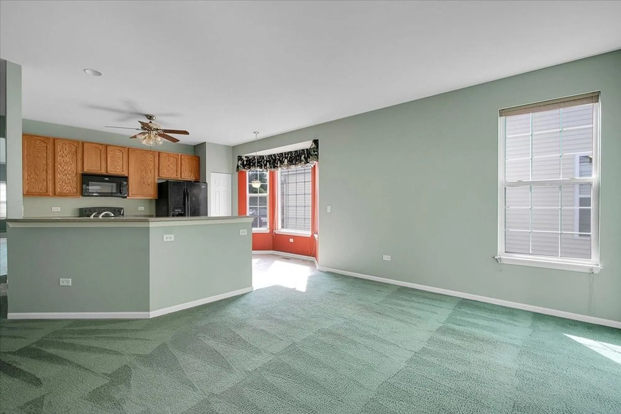 Property Slideshow image 7 of 28 | 16012 carillon lakes ct, Crest Hill, IL, 60403