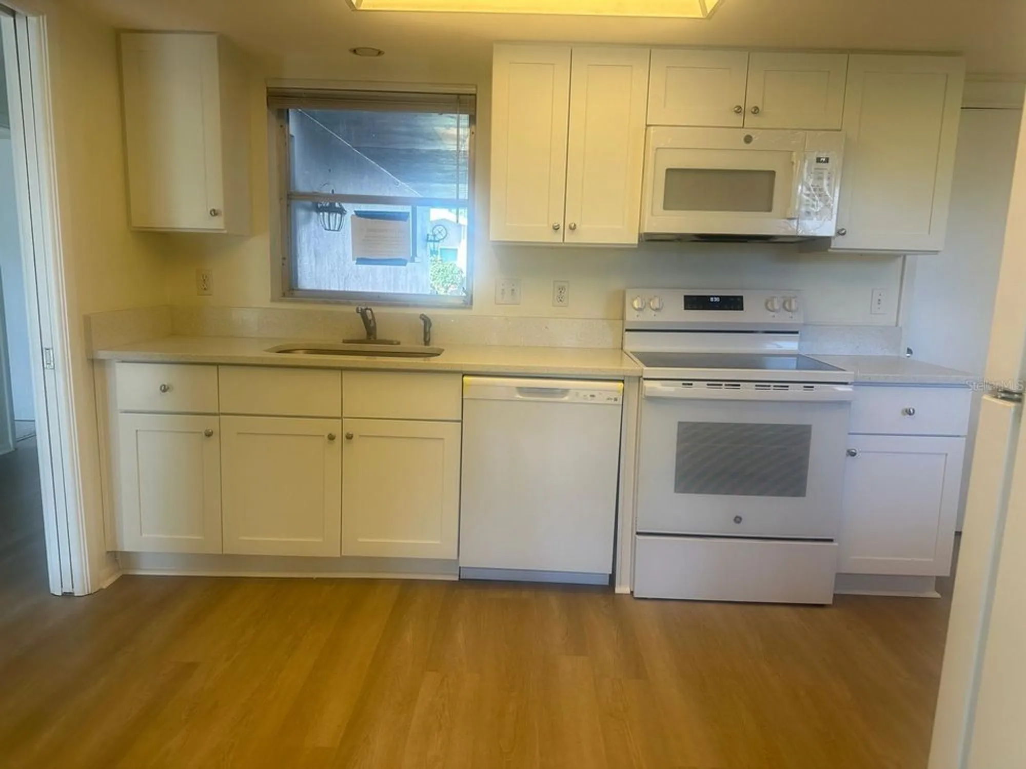 Property Slideshow image 5 of 14 | 3280 southfield ln 804, Sarasota, FL, 34239