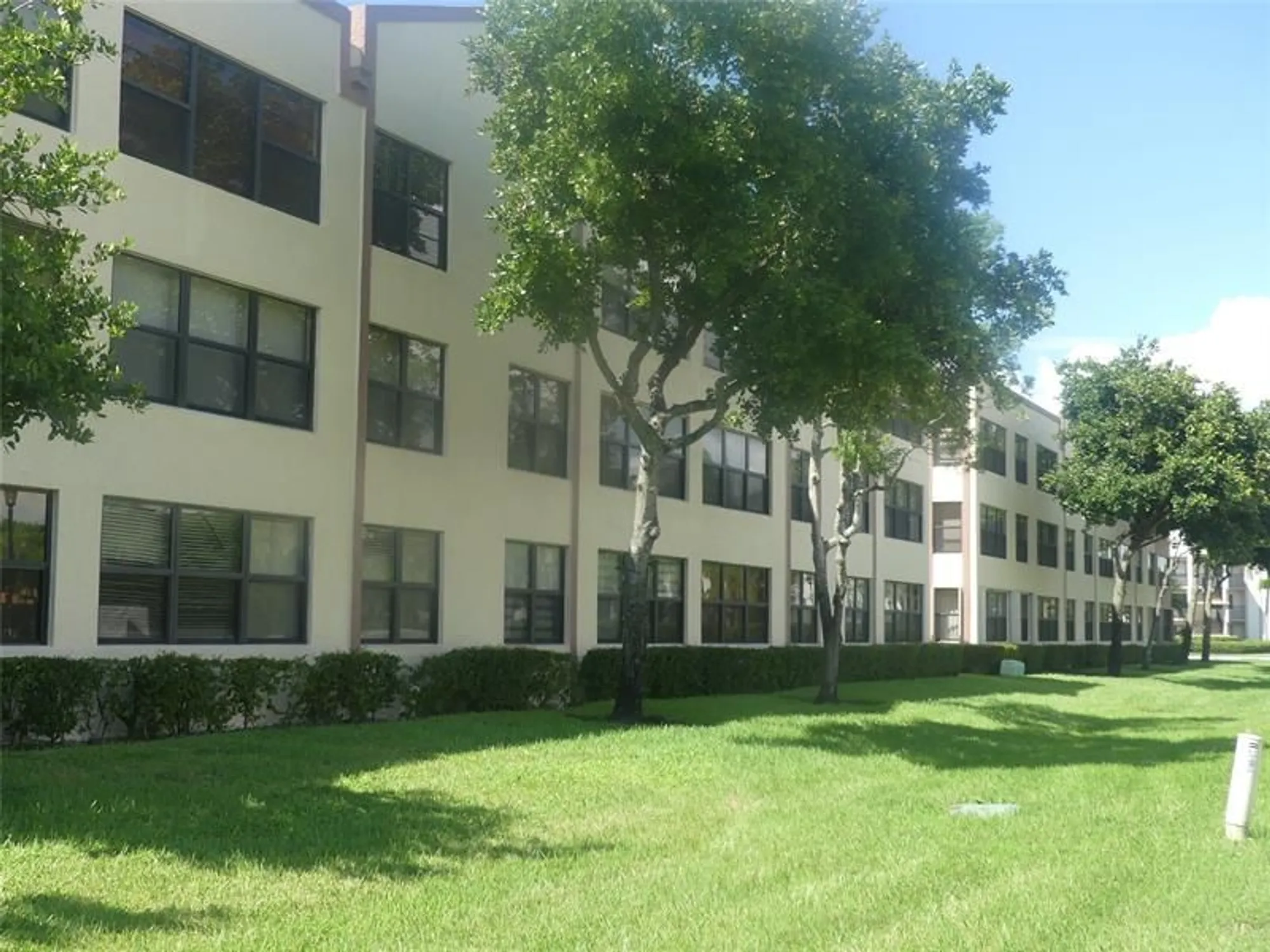 Property Slideshow image 14 of 15 | 10657 w clairmont cir 306, Tamarac, FL, 33321