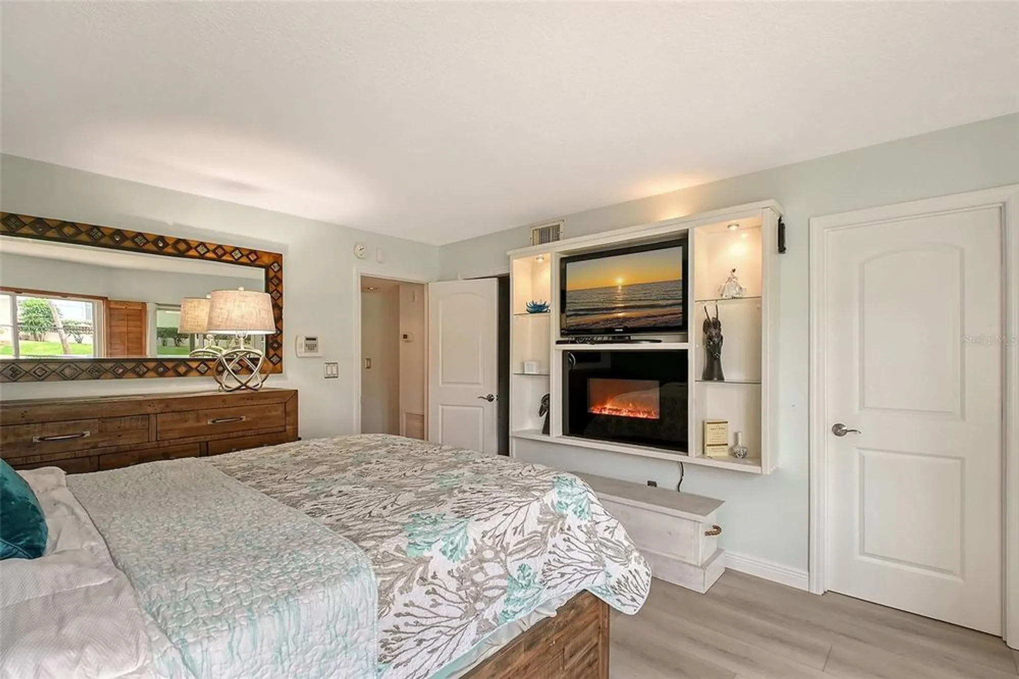 Property Slideshow image 12 of 65 | 1300 n portofino dr apt 103, Sarasota, FL, 34242