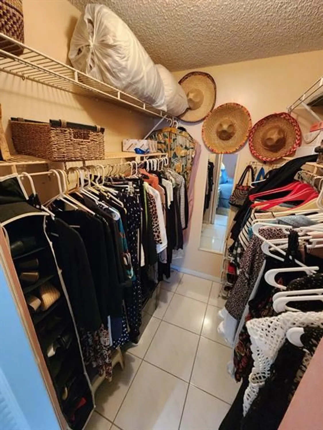 Property Slideshow image 9 of 14 | 5851 nw 62nd ave 101, Tamarac, FL, 33319