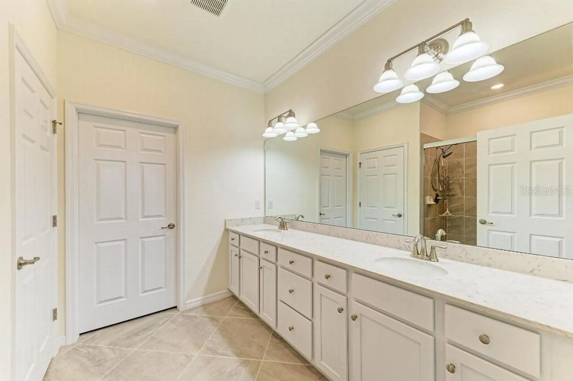Property Slideshow image 19 of 42 | 10043 crooked creek dr unit 202, Venice, FL, 34293