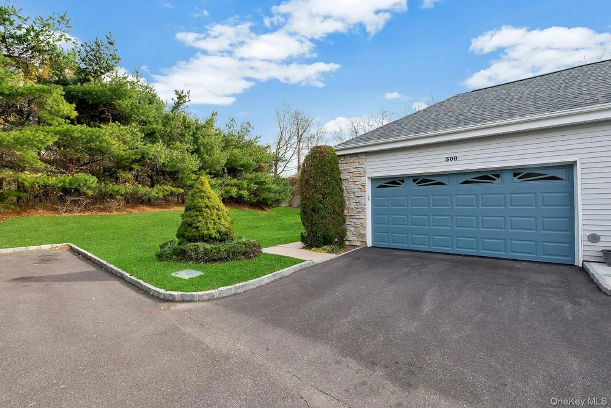 Property Slideshow image 25 of 41 | 509 oak bluff ct, Moriches, NY, 11955