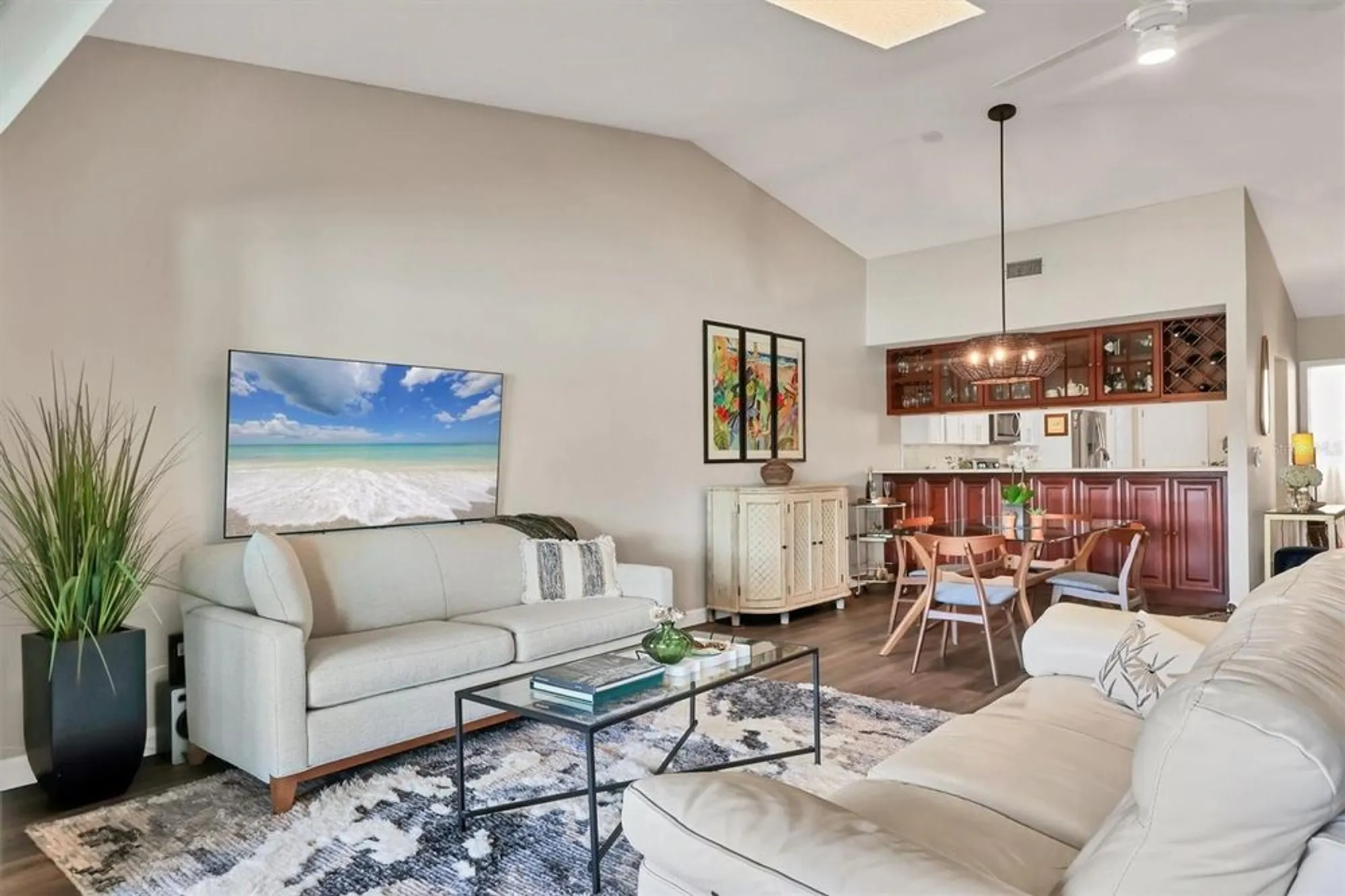 Property Slideshow image 8 of 55 | 3861 wilshire cir 115, Sarasota, FL, 34238