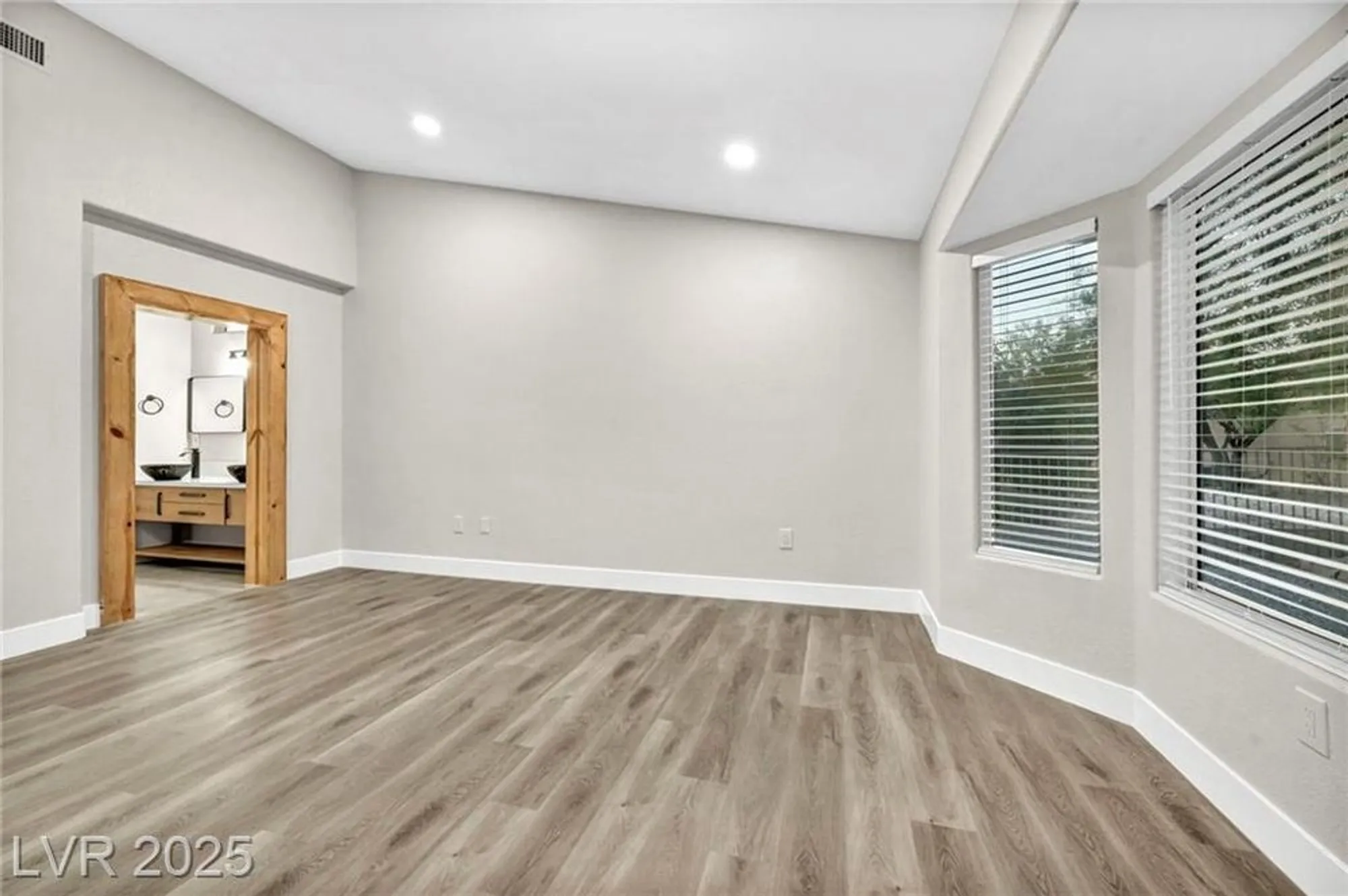 Property Slideshow image 11 of 70 | 2920 crown ridge dr, Las Vegas, NV, 89134