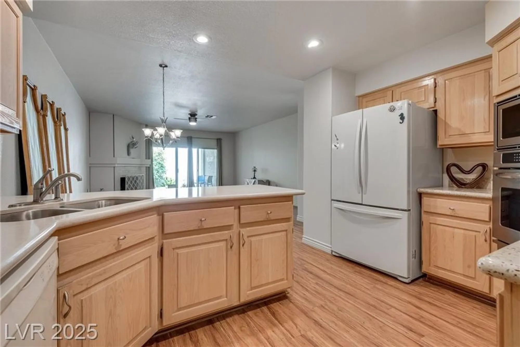 Property Slideshow image 10 of 29 | 421 wonderstone dr, Las Vegas, NV, 89107