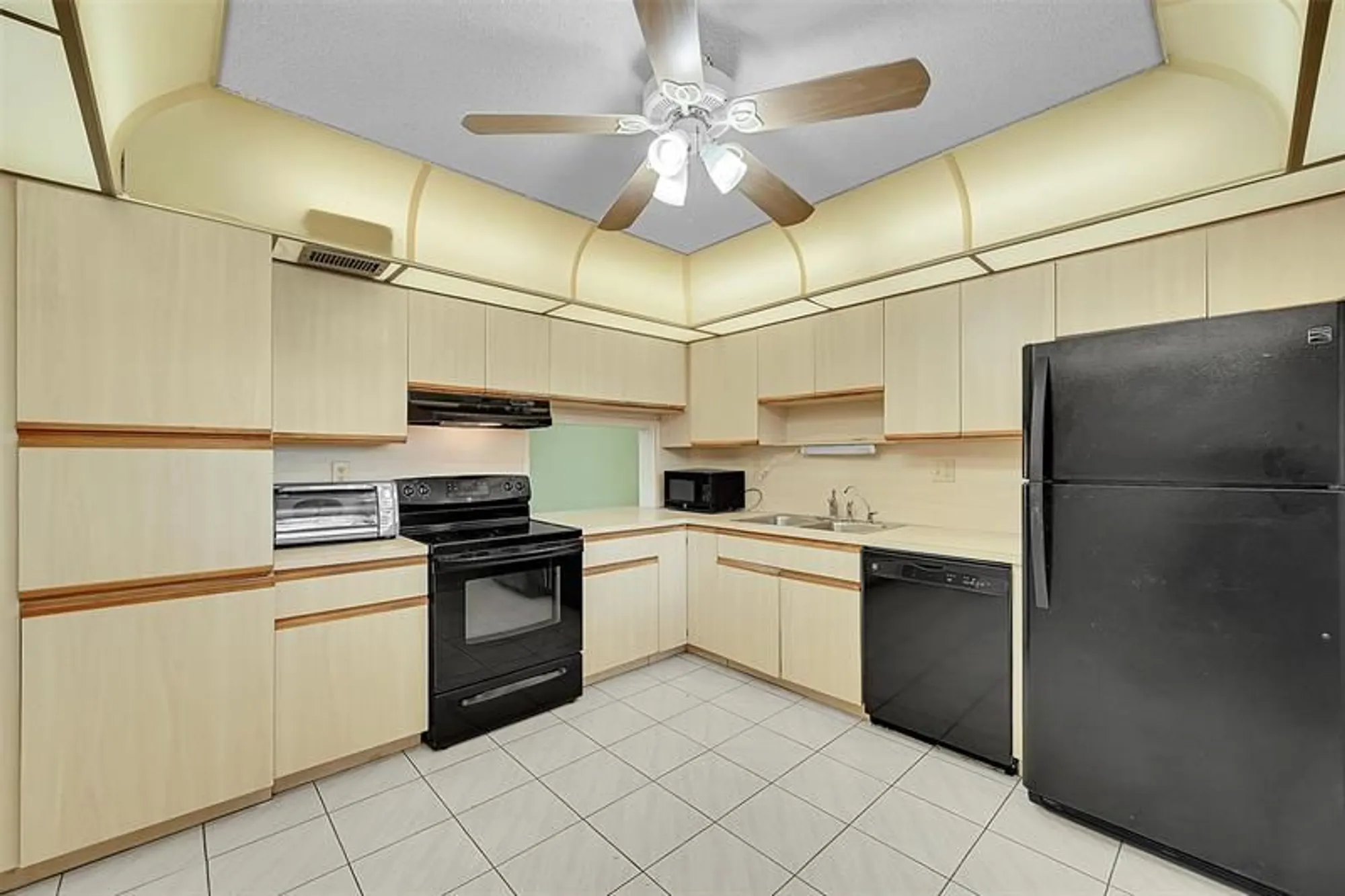 Property Slideshow image 15 of 64 | 4940 e sabal palm blvd apt 202, Tamarac, FL, 33319