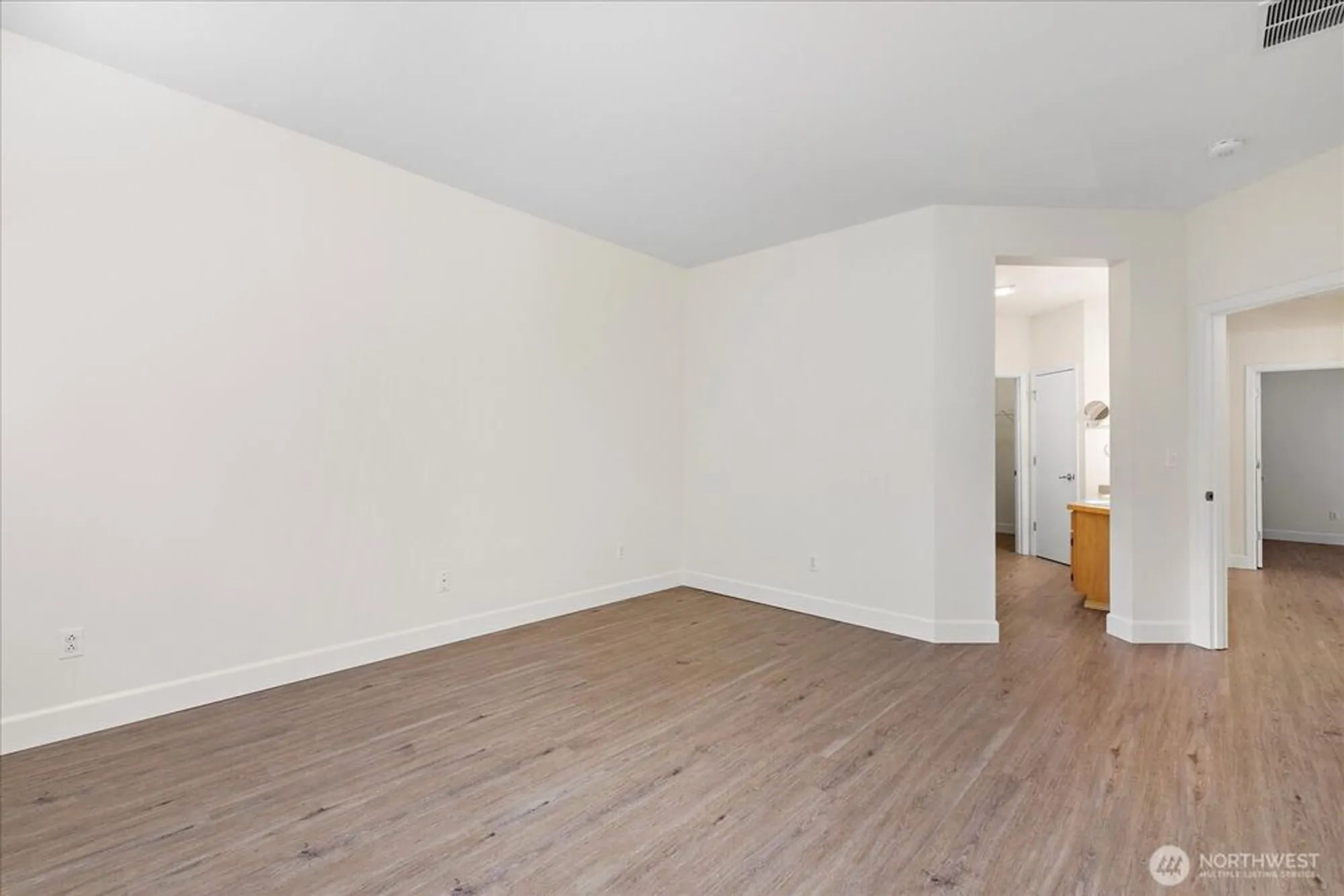 Property Slideshow image 15 of 32 | 13720 231st ln, Redmond, WA, 98053