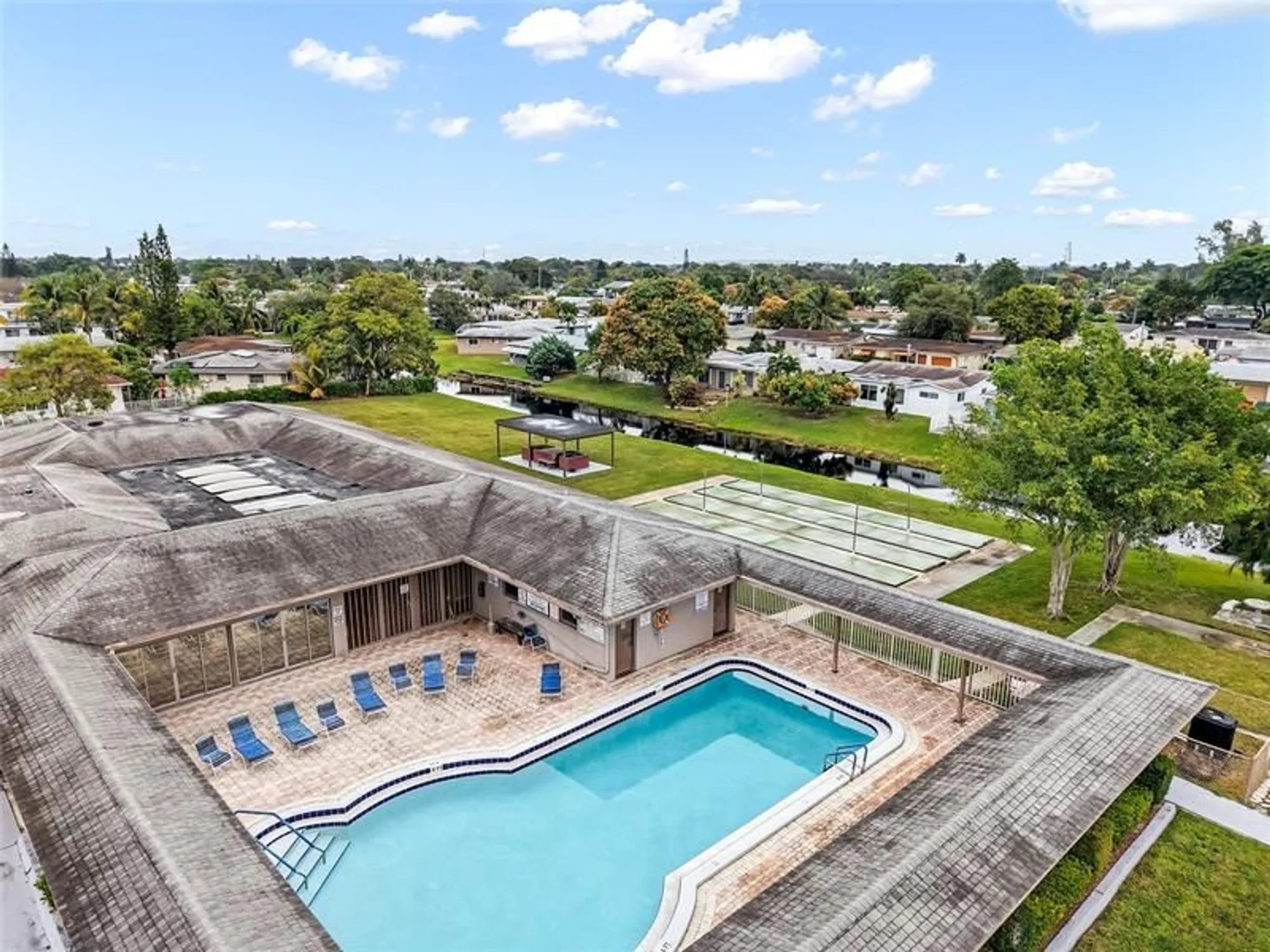 Property Slideshow image 28 of 30 | 985 nw 69th ave, Margate, FL, 33063