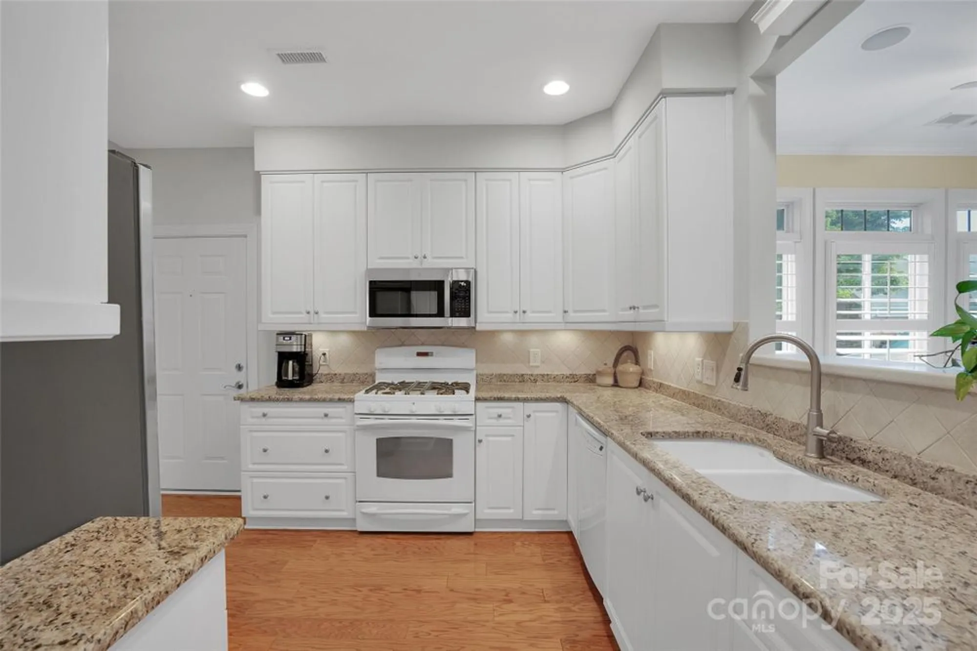 Property Slideshow image 14 of 46 | 2742 circa dr, Matthews, NC, 28105