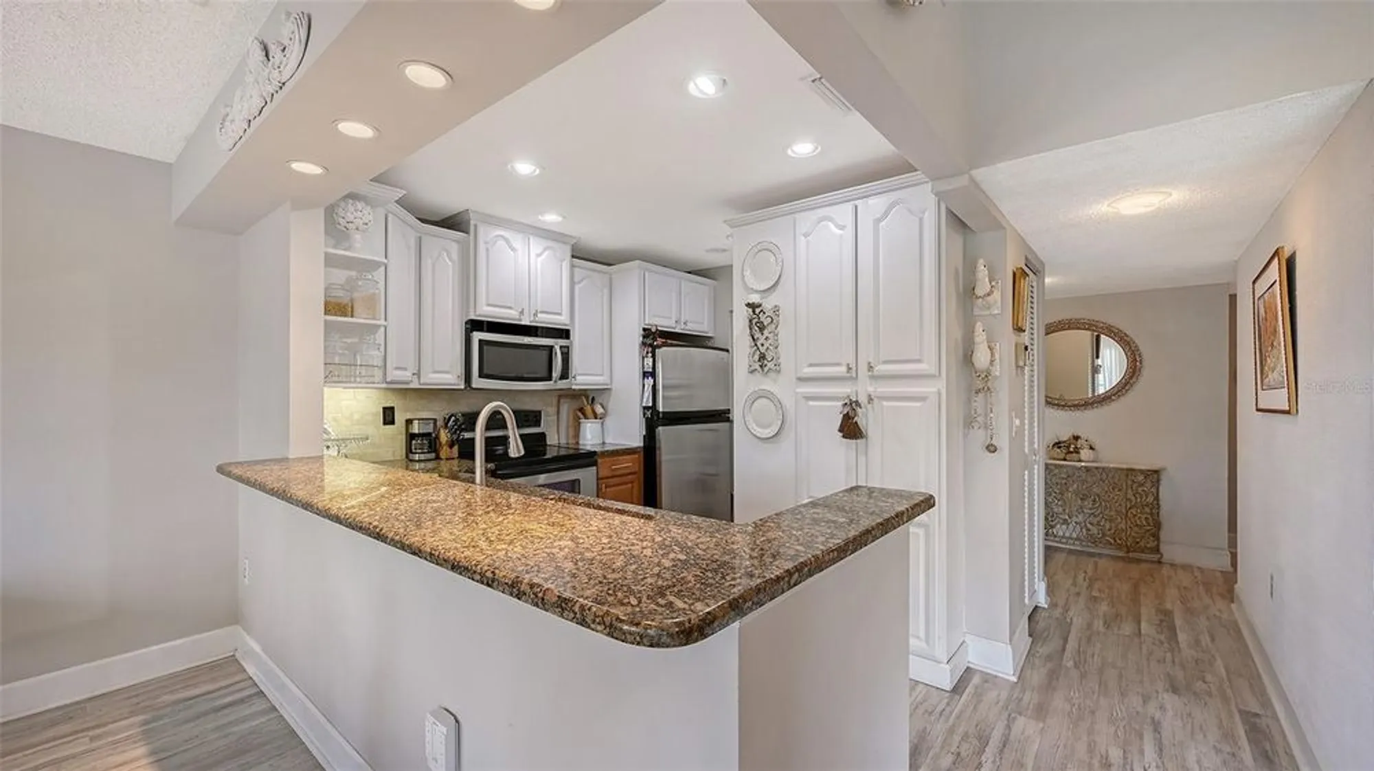 Property Slideshow image 11 of 30 | 2640 clubhouse dr 203, Sarasota, FL, 34232