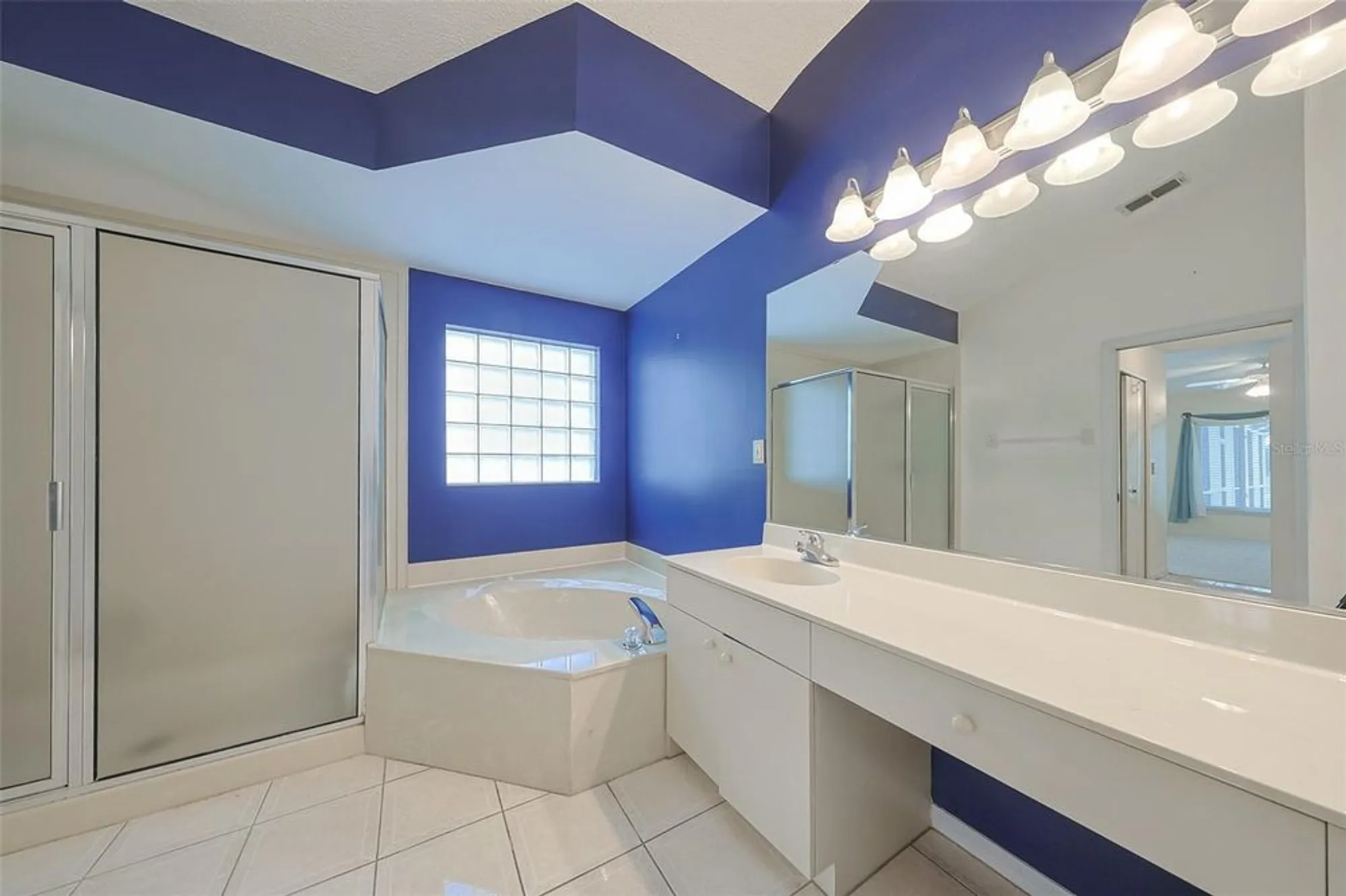 Property Slideshow image 22 of 42 | 352 caloosa palms ct, Sun City Center, FL, 33573