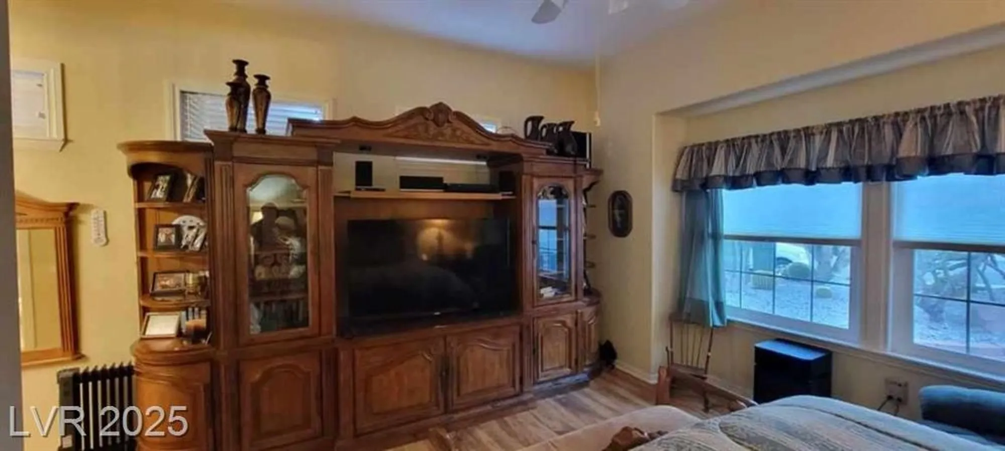 Property Slideshow image 6 of 12 | 2023 may valley way, Henderson, NV, 89052