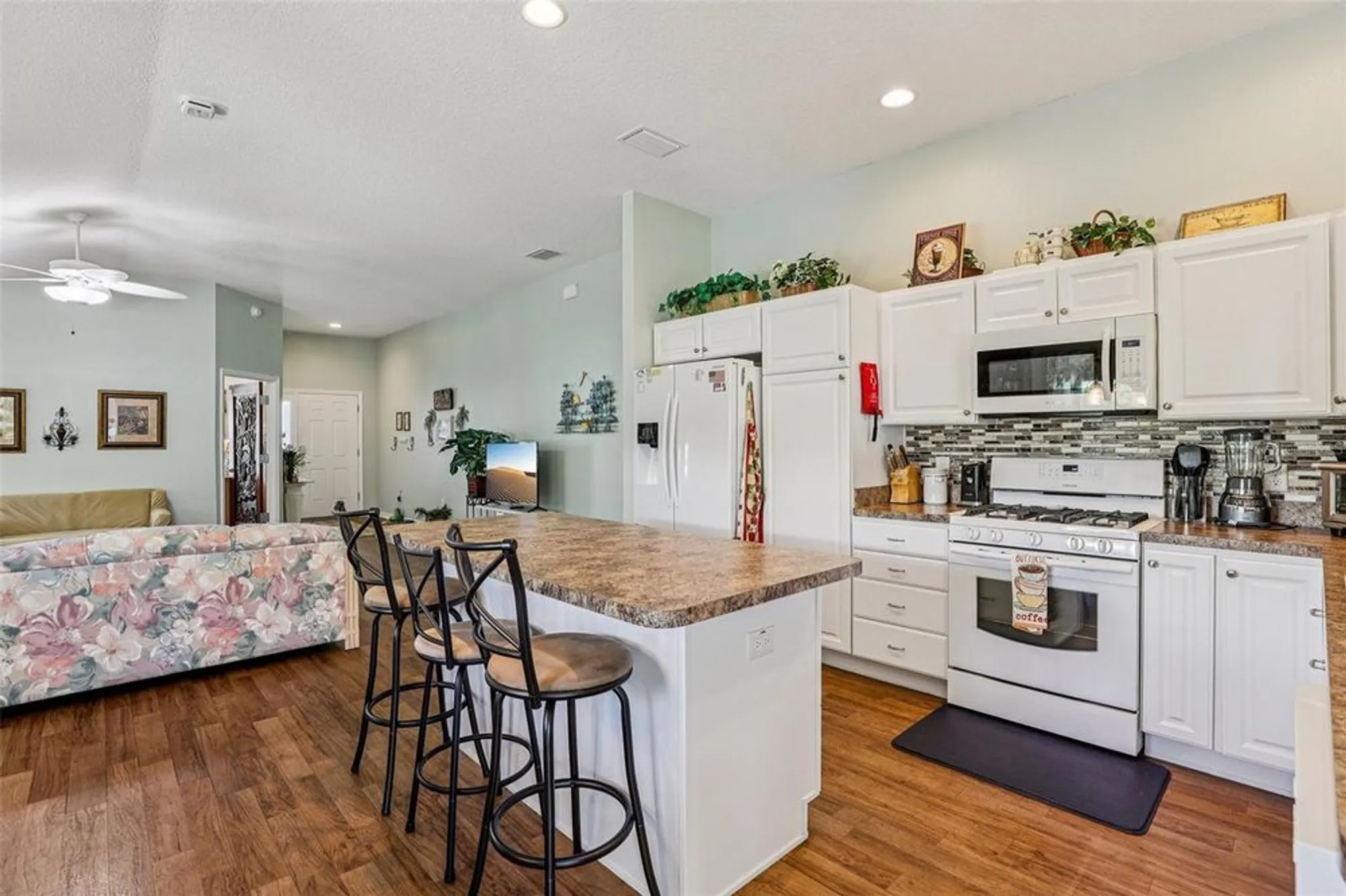 Property Slideshow image 12 of 57 | 703 royal palm ave, Lady Lake, FL, 32159