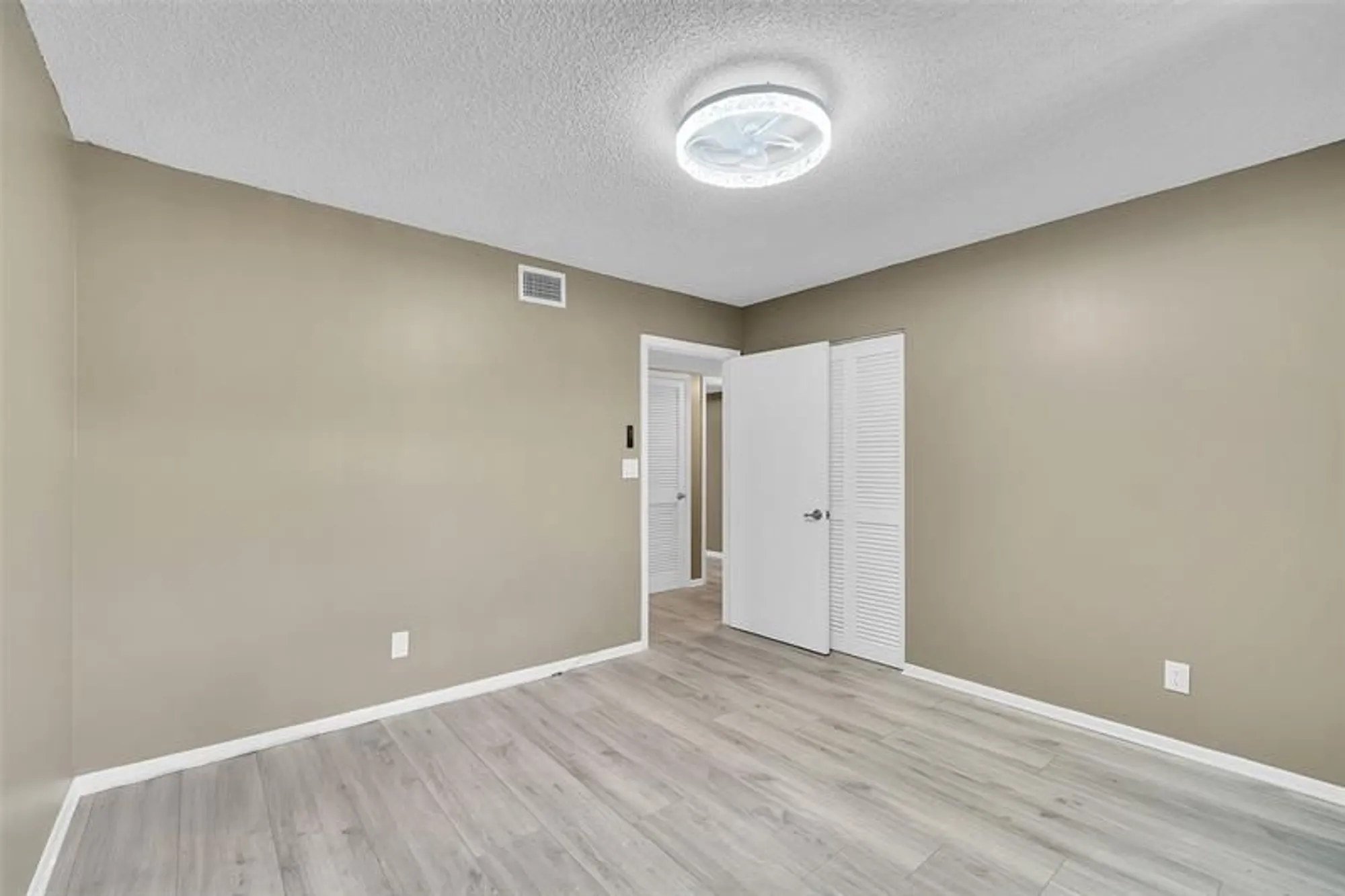 Property Slideshow image 17 of 30 | 4950 e sabal palm blvd 302, Tamarac, FL, 33319