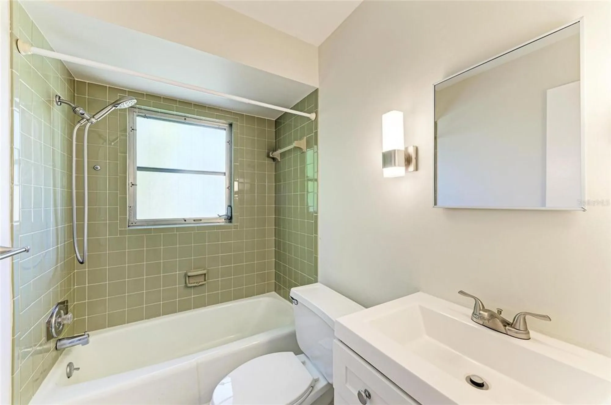 Property Slideshow image 27 of 34 | 2121 pueblo cir # v6, Sarasota, FL, 34231