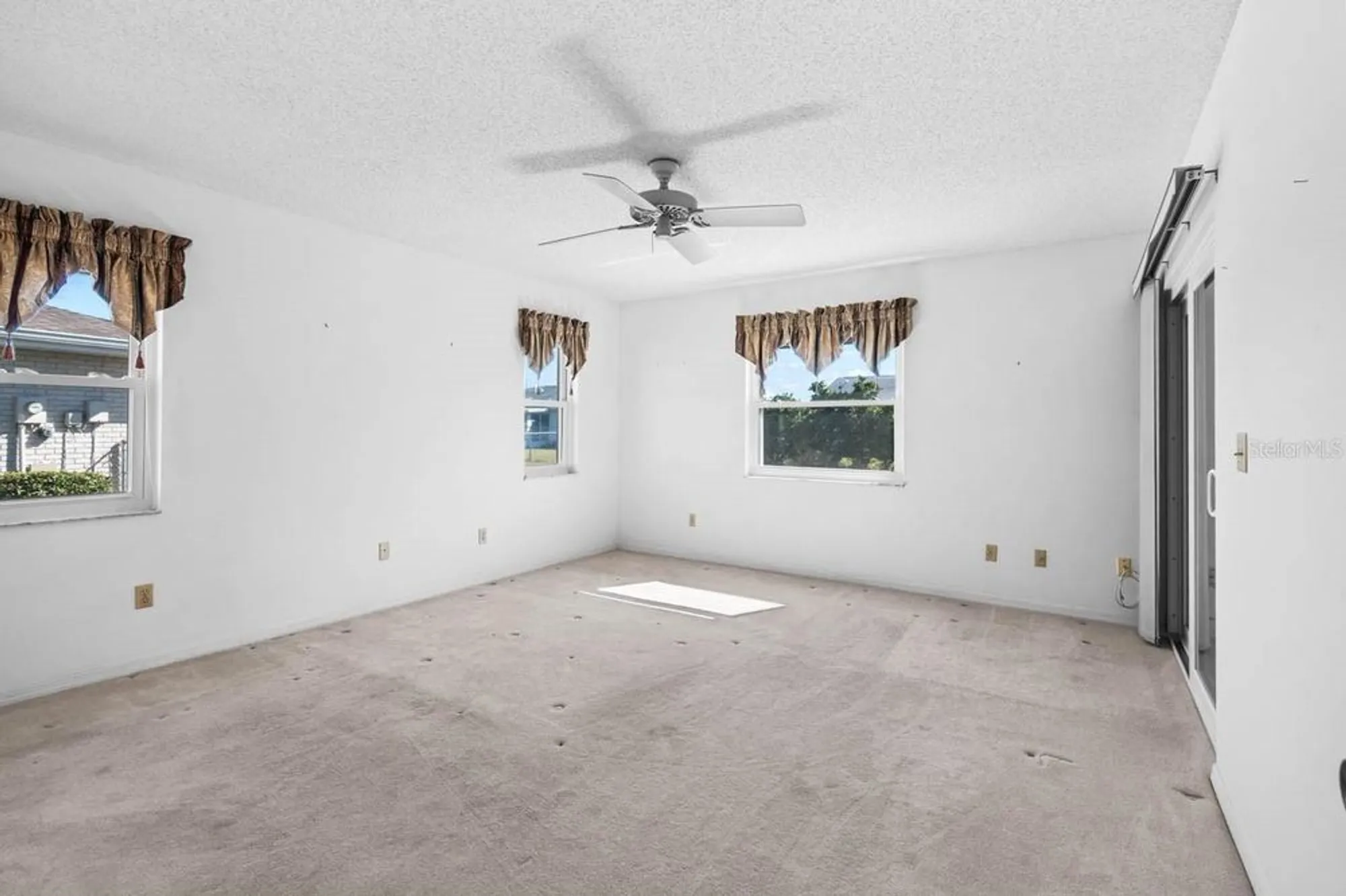 Property Slideshow image 16 of 45 | 606 fort duquesna dr, Sun City Center, FL, 33573