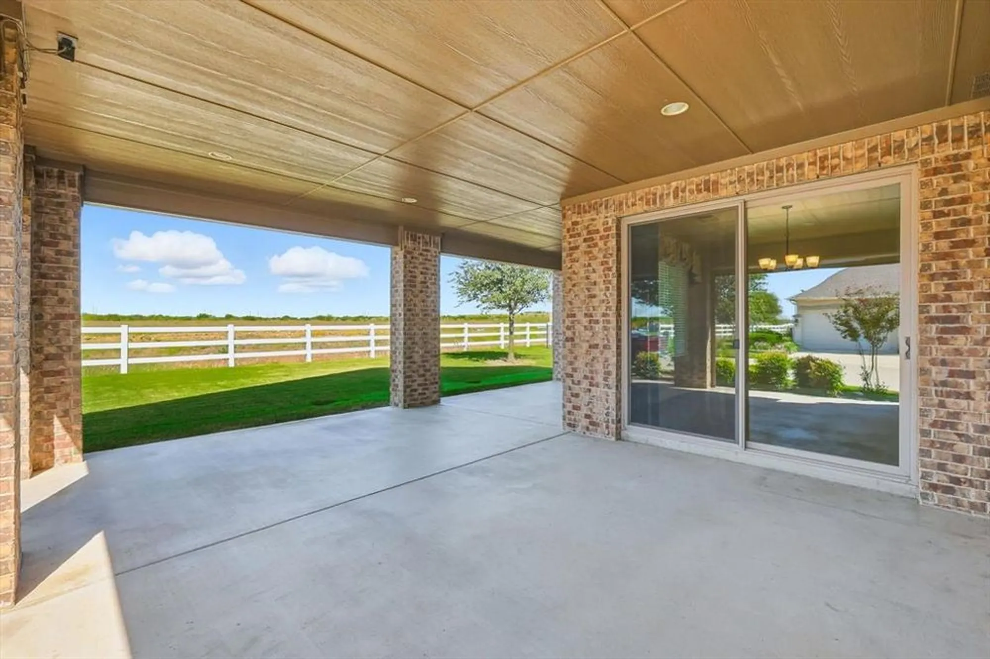 Property Slideshow image 29 of 37 | 11920 cinnamon dr, Denton, TX, 76207