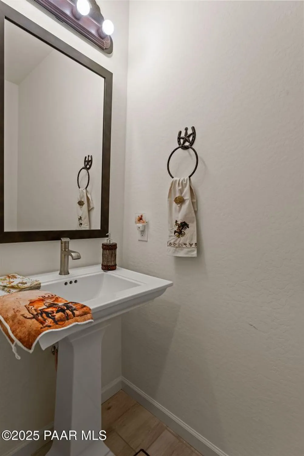 Property Slideshow image 27 of 49 | 4098 prairie schooner rd, Wickenburg, AZ, 85390