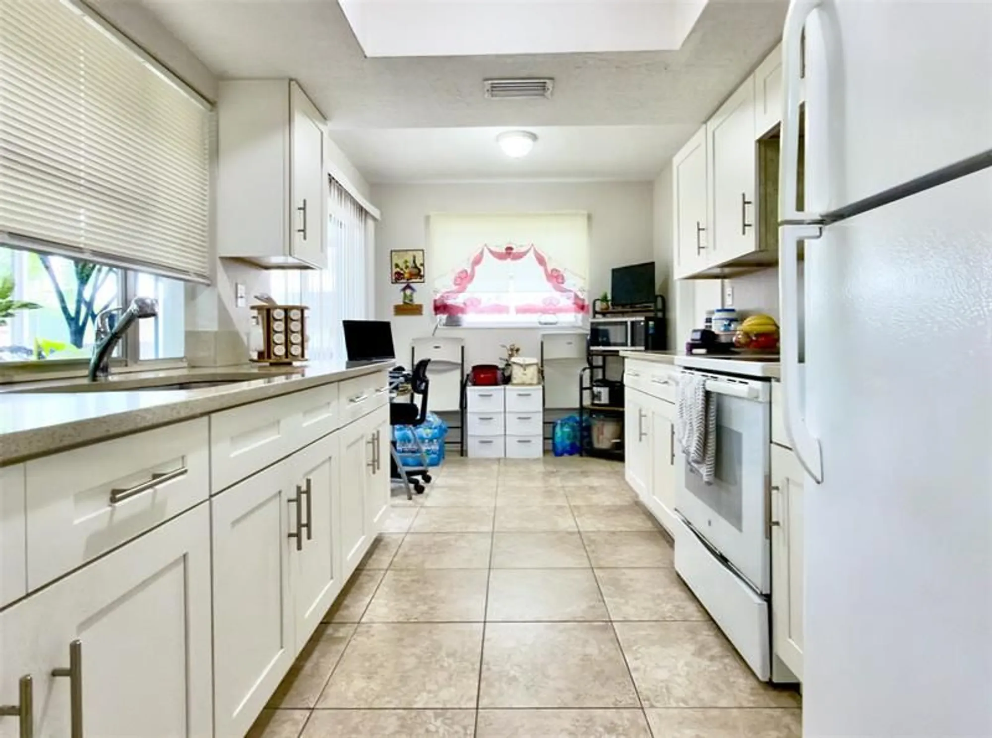 Property Slideshow image 12 of 27 | 4510 nw 46th st, Tamarac, FL, 33319